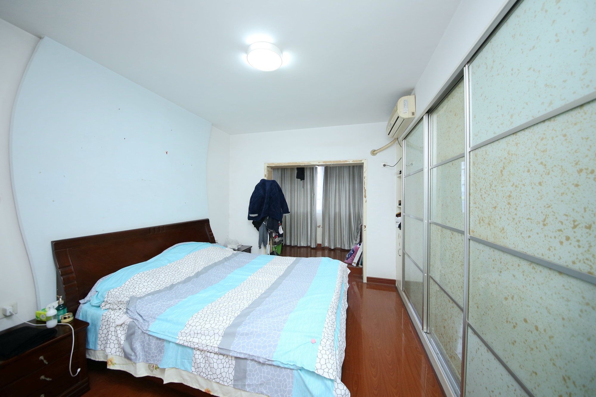 森宇佳园  4室2厅2卫   99.80万卧室