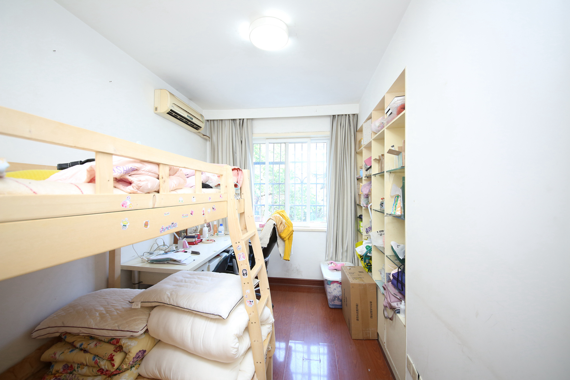 森宇佳园  4室2厅2卫   99.80万卧室
