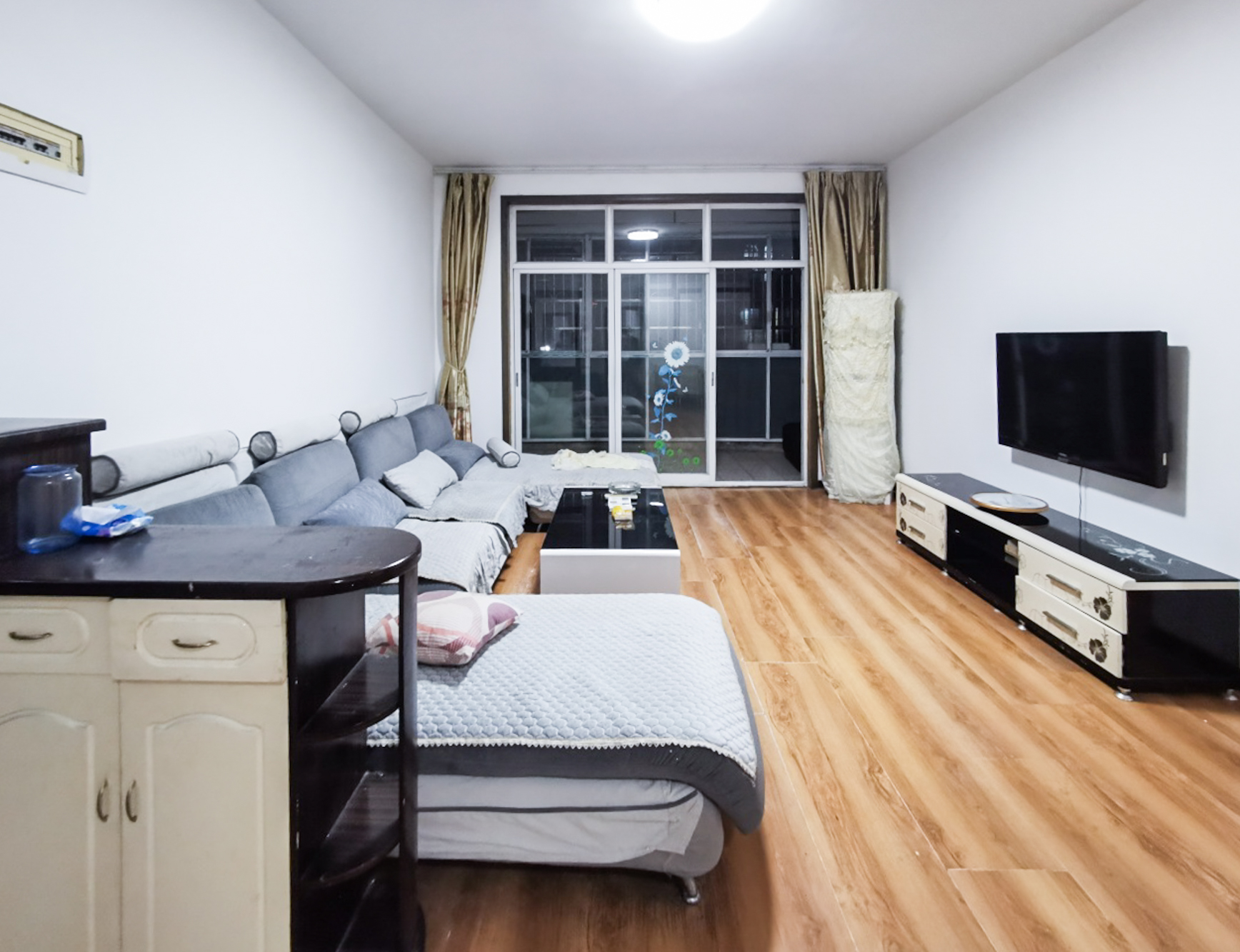 山水人家三期 3室2厅2卫 78.00万 山水人家三期 3室2厅2卫 78.00万客厅