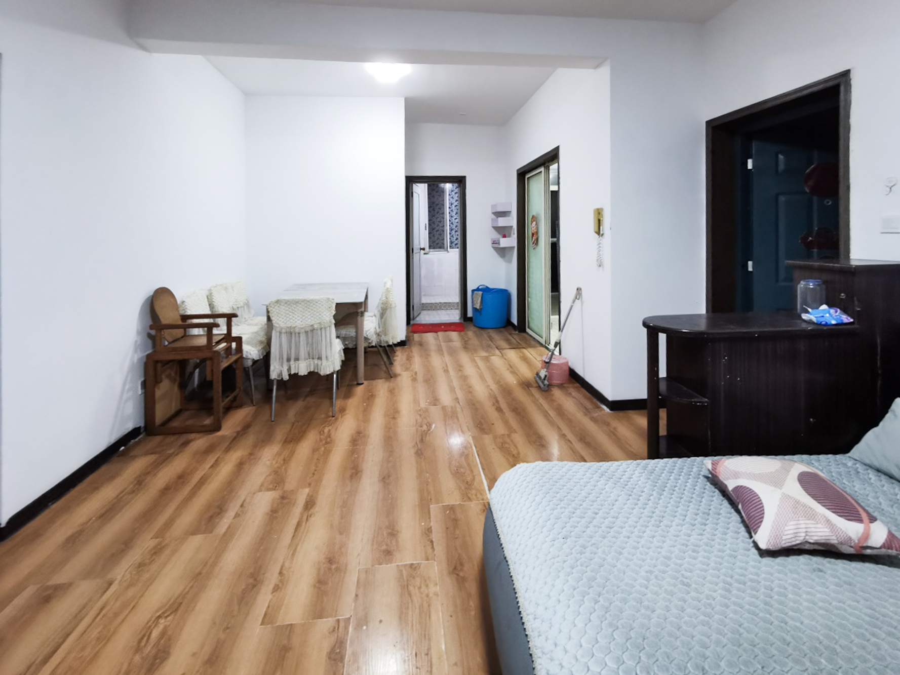 山水人家三期 3室2厅2卫 78.00万 山水人家三期 3室2厅2卫 78.00万客厅