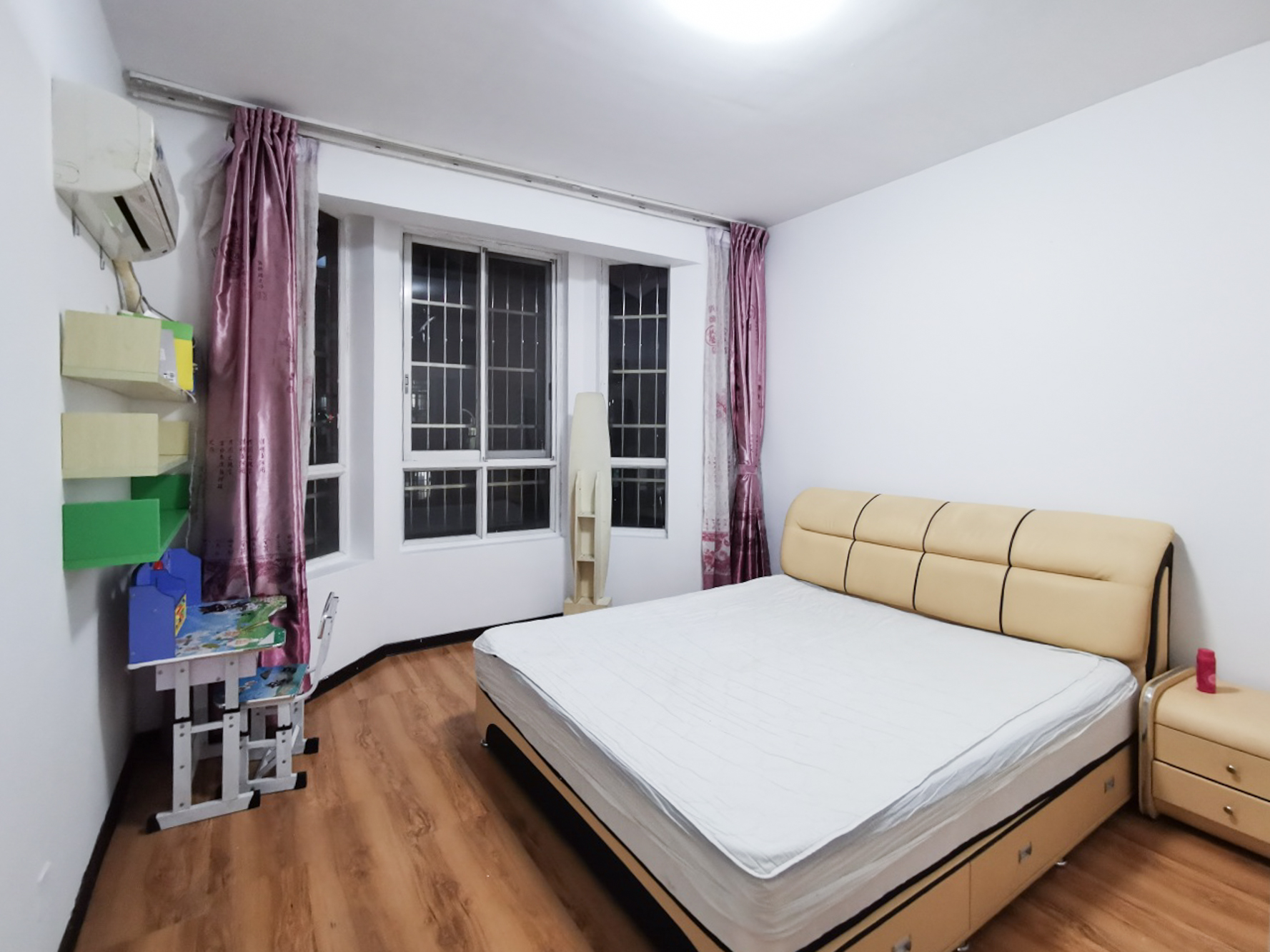 山水人家三期 3室2厅2卫 78.00万 山水人家三期 3室2厅2卫 78.00万卧室