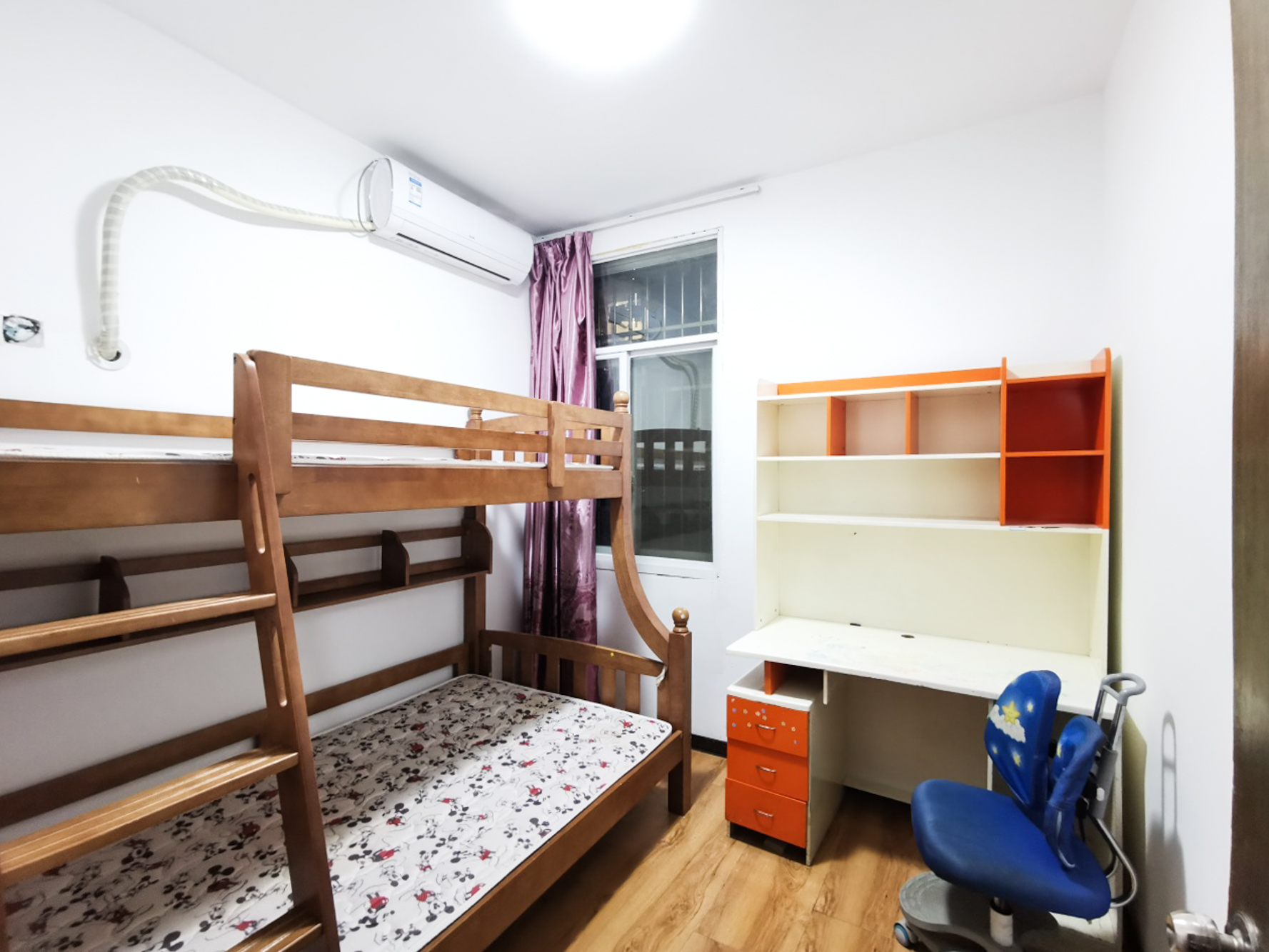 山水人家三期 3室2厅2卫 78.00万 山水人家三期 3室2厅2卫 78.00万卧室