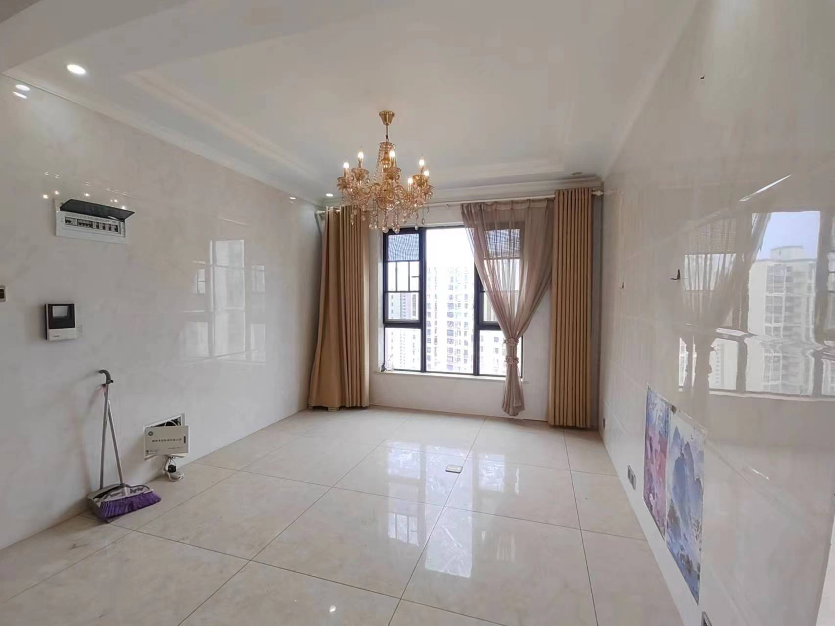 三一歌雅郡 5室2厅3卫 93.80万 三一歌雅郡 5室2厅3卫 93.80万室内图