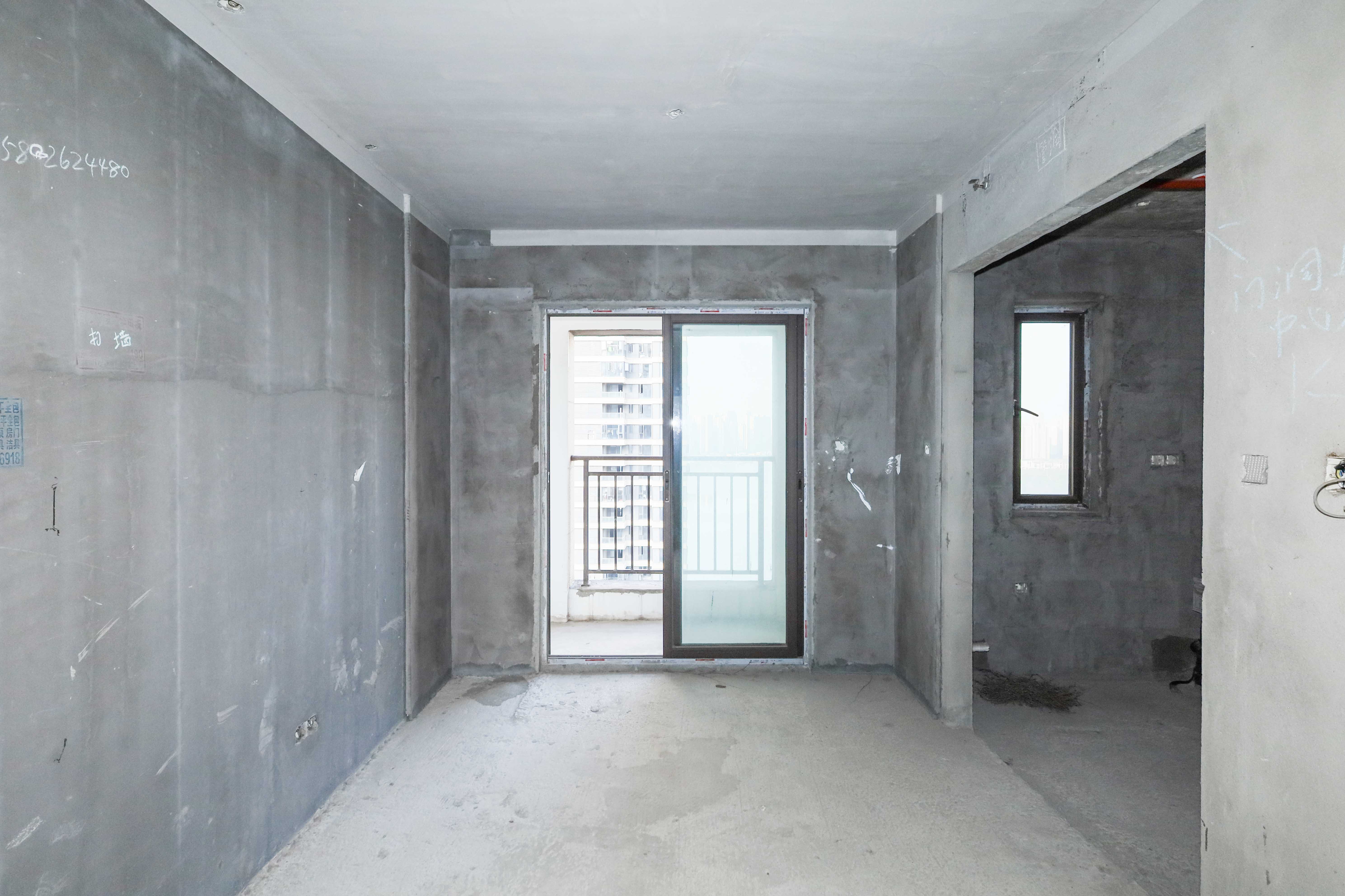 卓越浅水湾 4室2厅2卫 130.0万 卓越浅水湾 4室2厅2卫 130.0万客厅