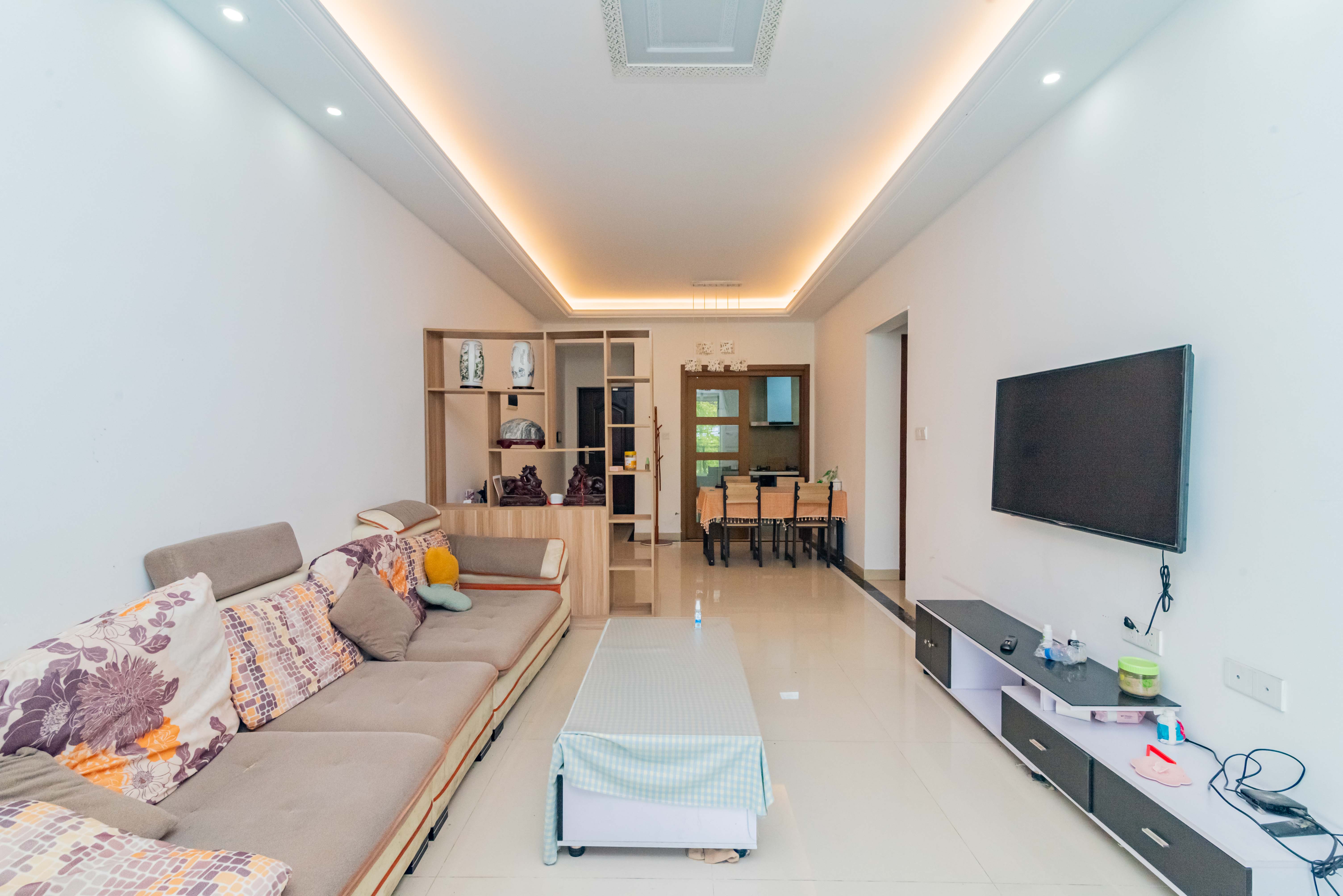 旺德府恺悦国际  3室2厅1卫   69.00万 旺德府恺悦国际  3室2厅1卫   69.00万客厅