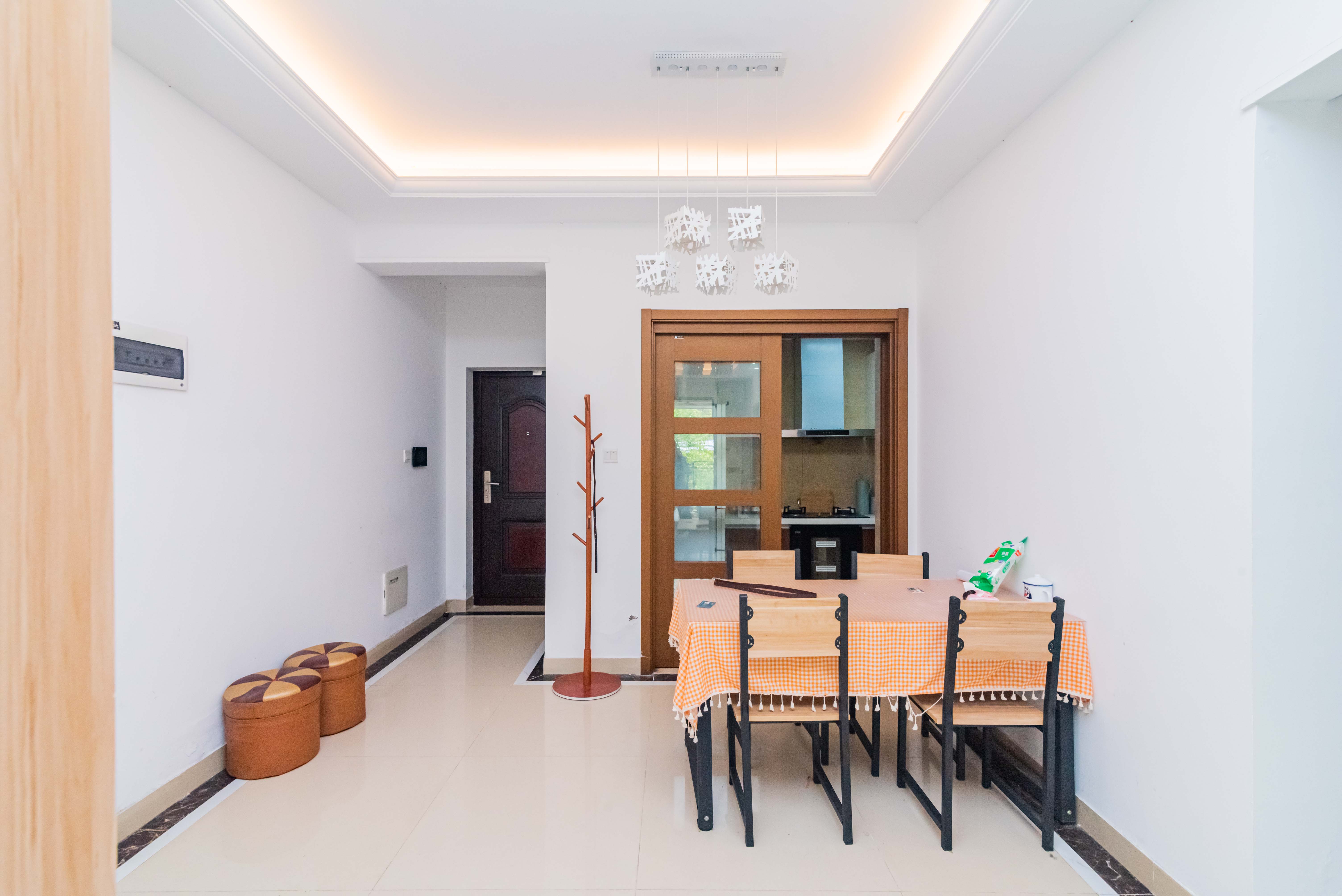 旺德府恺悦国际  3室2厅1卫   69.00万 旺德府恺悦国际  3室2厅1卫   69.00万客厅