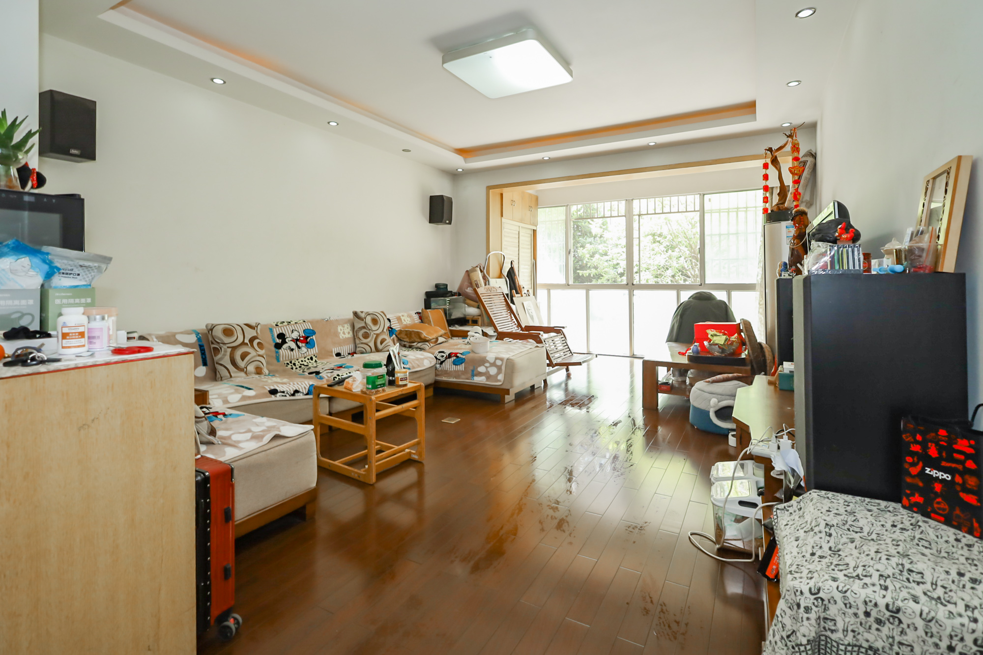 八方小区D区  3室2厅2卫   350.00万客厅