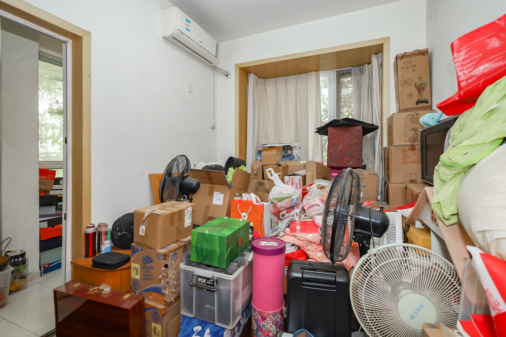 八方小区D区  3室2厅2卫   350.00万卧室
