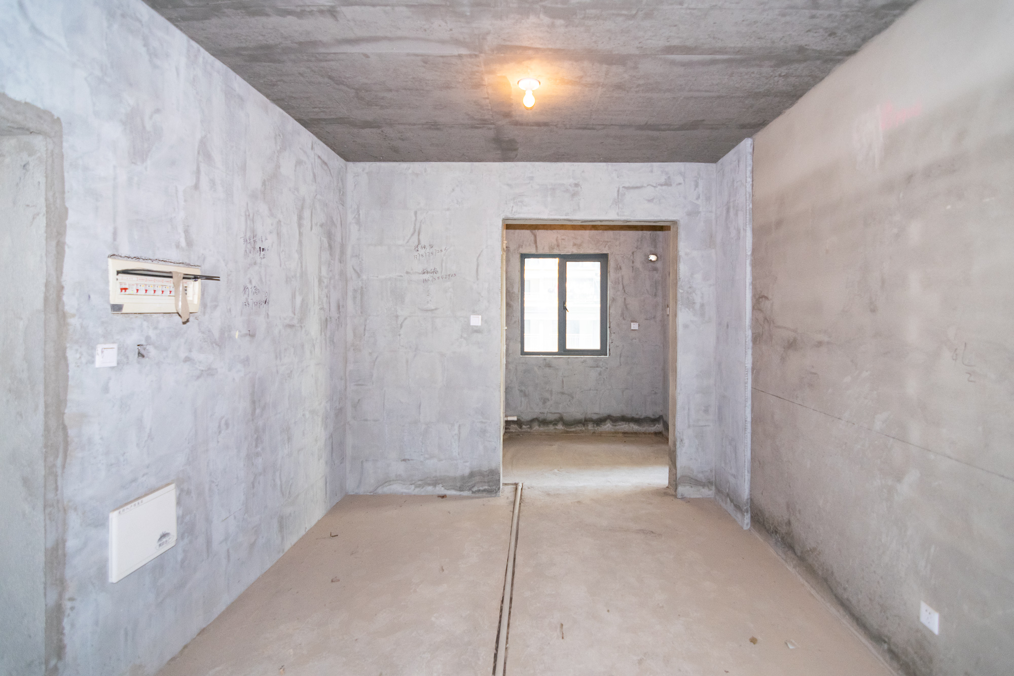 澳海澜庭 5室2厅2卫 105.0万 澳海澜庭 5室2厅2卫 105.0万客厅