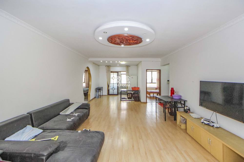 米兰春天 4室2厅1卫 103.8万