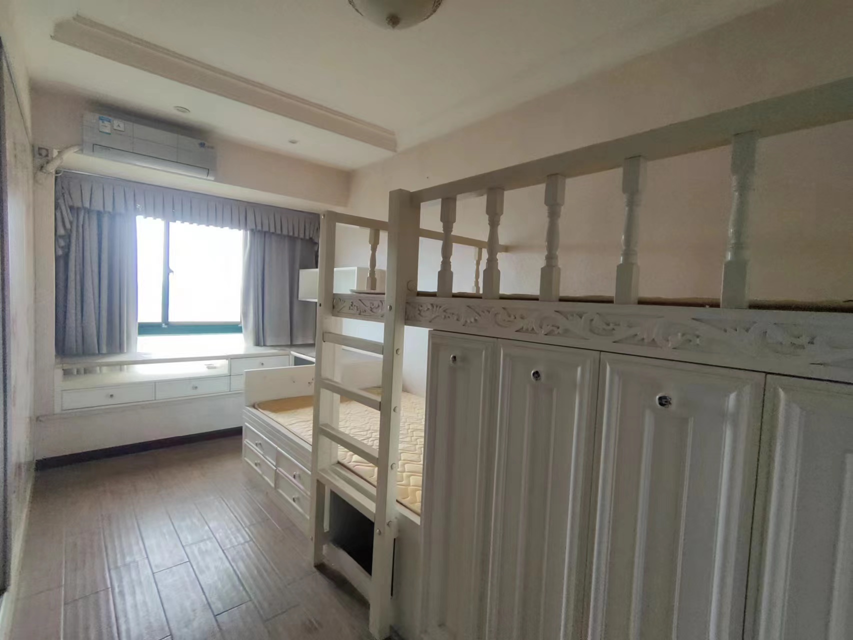 经世皇城 4室2厅2卫 138.0万 经世皇城 4室2厅2卫 138.0万室内图