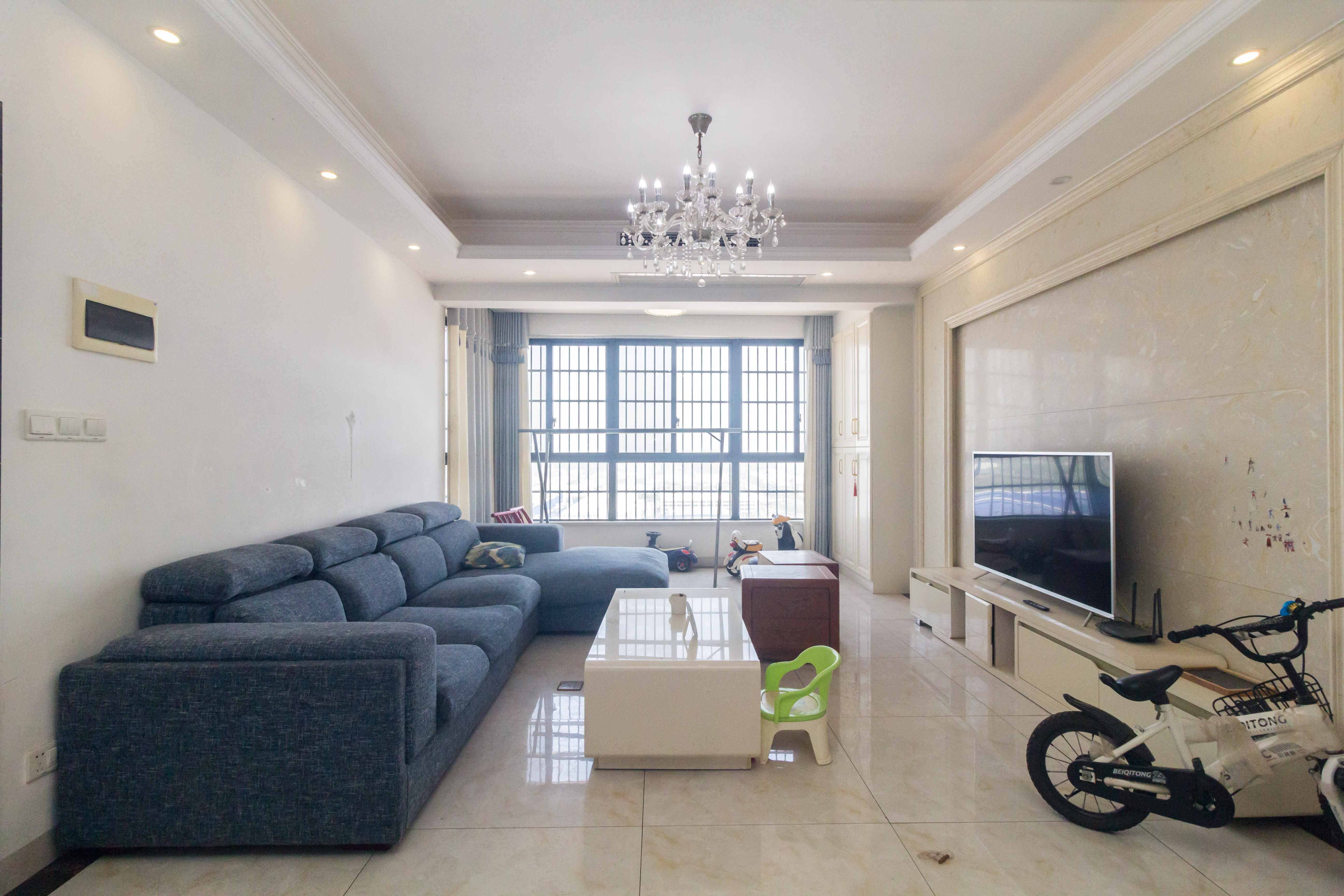 紫华郡  4室2厅2卫    79.8万 紫华郡  4室2厅2卫    79.8万客厅