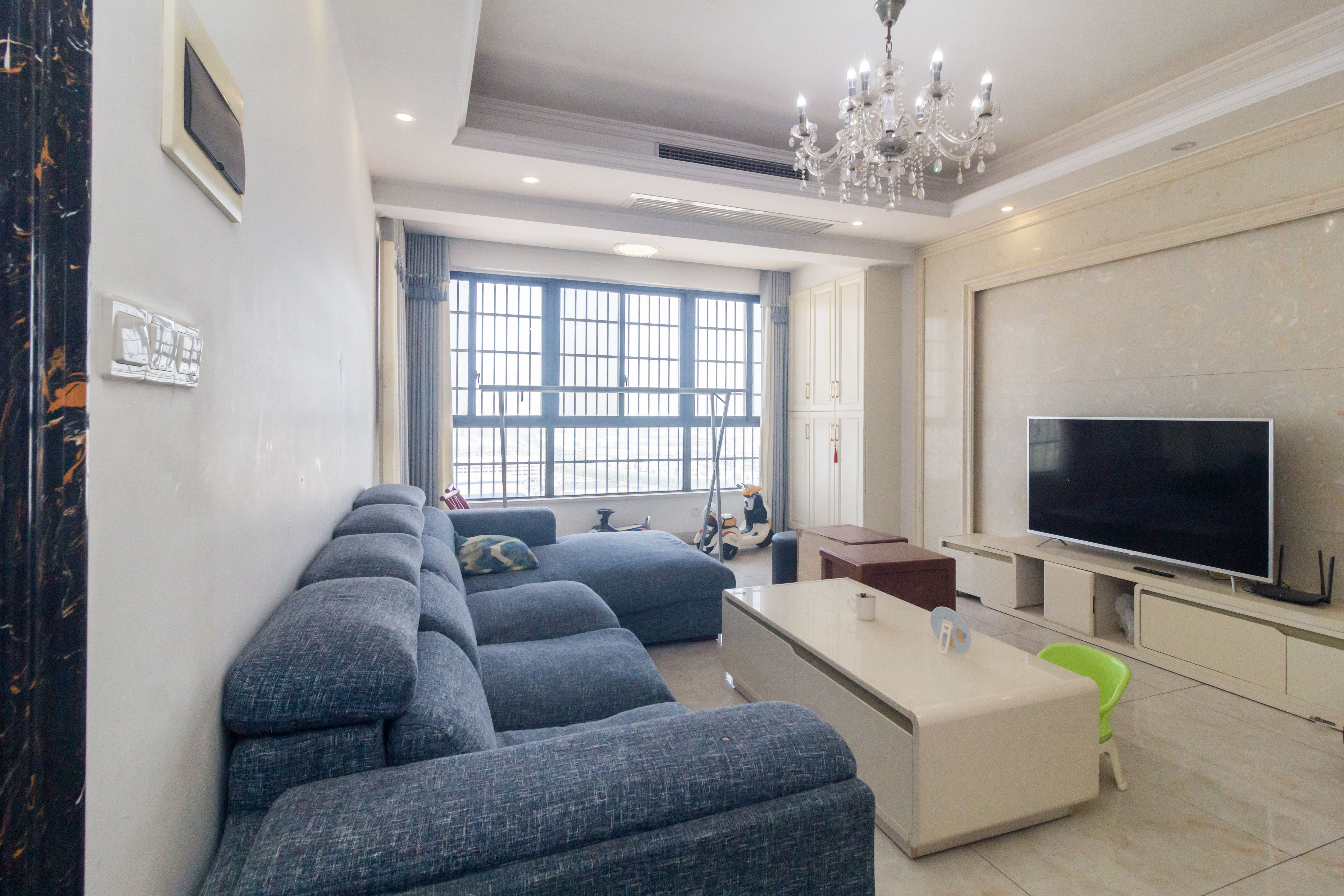 紫华郡  4室2厅2卫    79.8万 紫华郡  4室2厅2卫    79.8万客厅