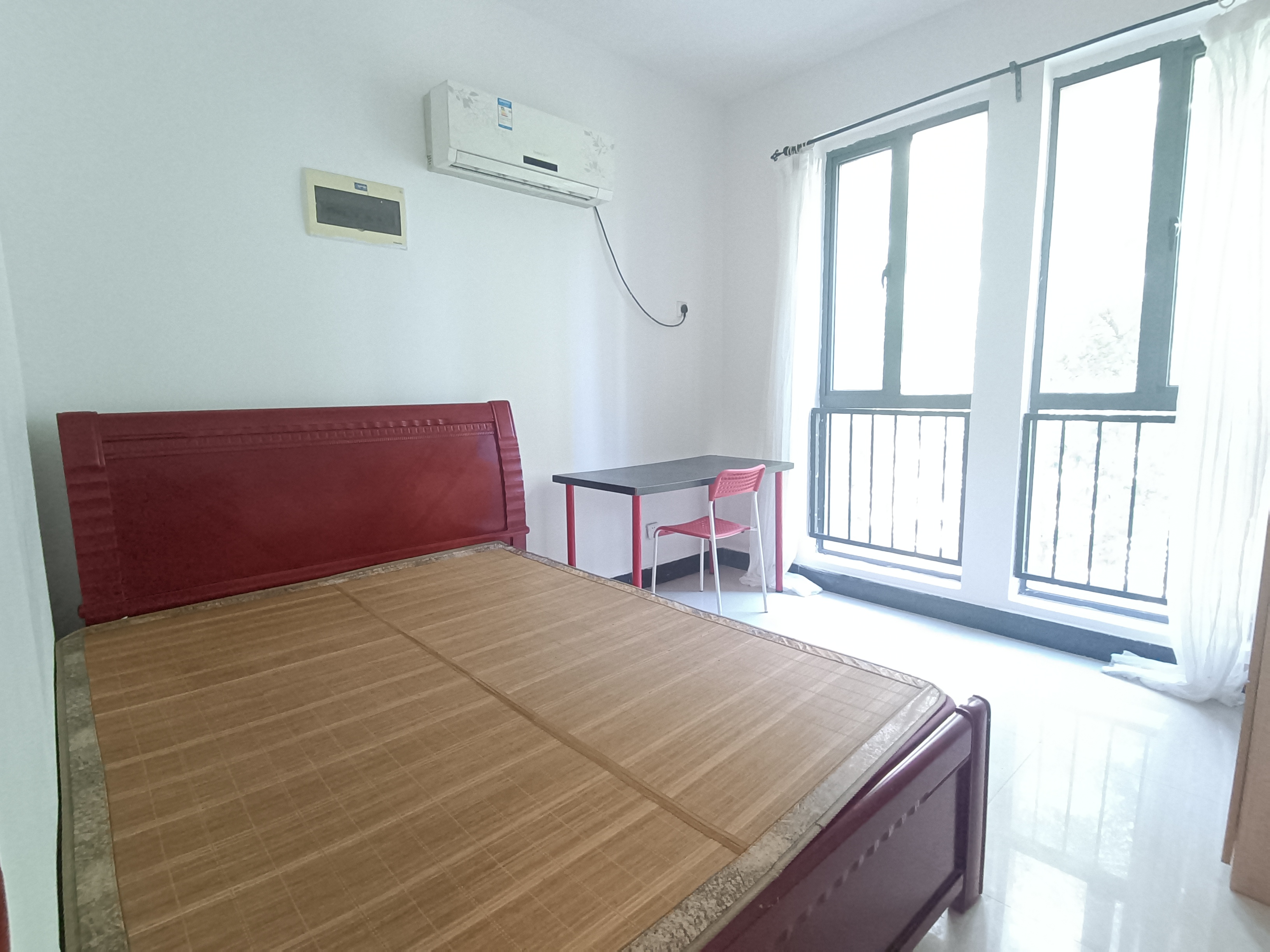 泰山公馆 3室2厅2卫 62.0万 泰山公馆 3室2厅2卫 62.0万室内图