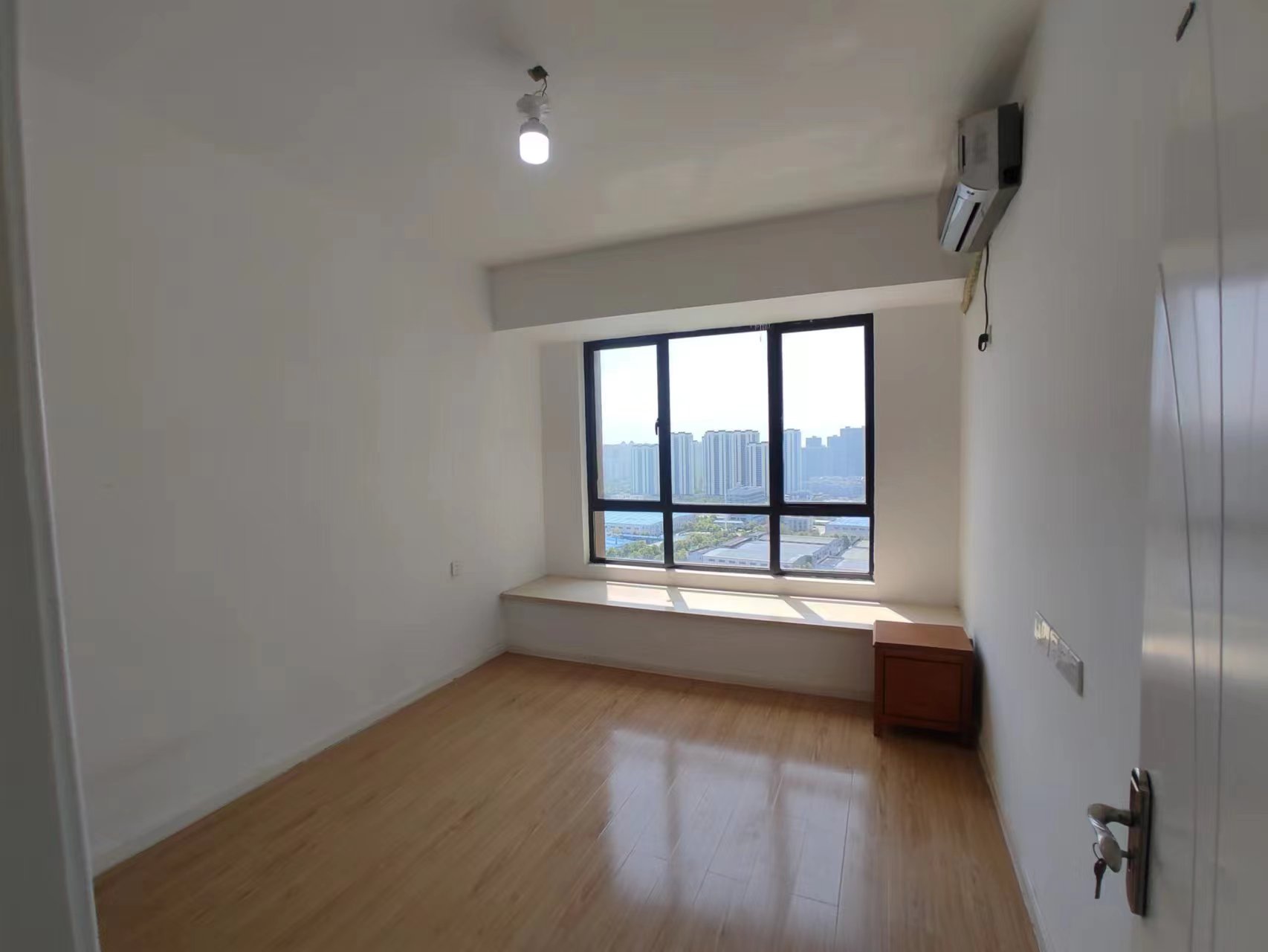 经世龙城  3室2厅2卫   80.00万 经世龙城  3室2厅2卫   80.00万室内图