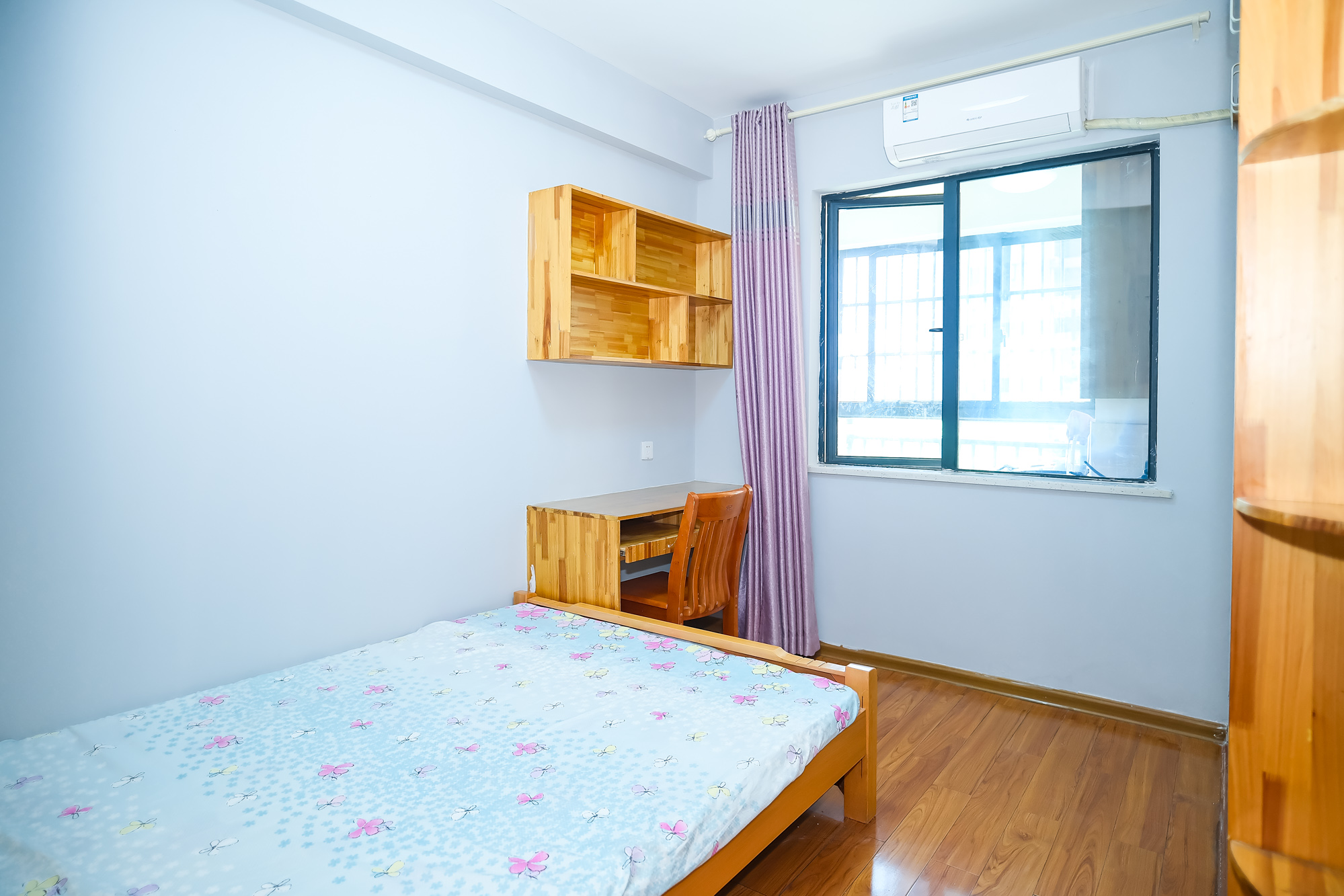 三一街区  3室2厅2卫   88.00万卧室