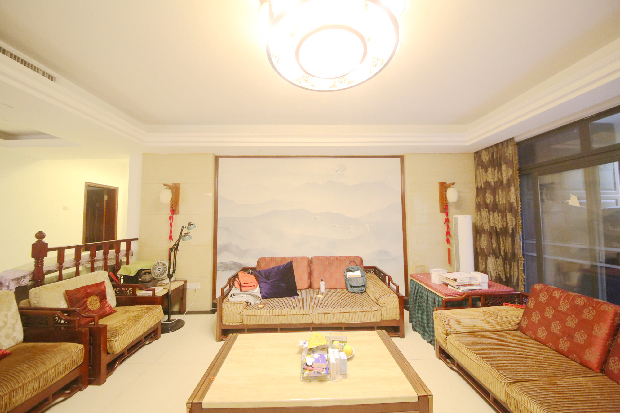 中隆国际御玺  4室2厅2卫   242.00万客厅