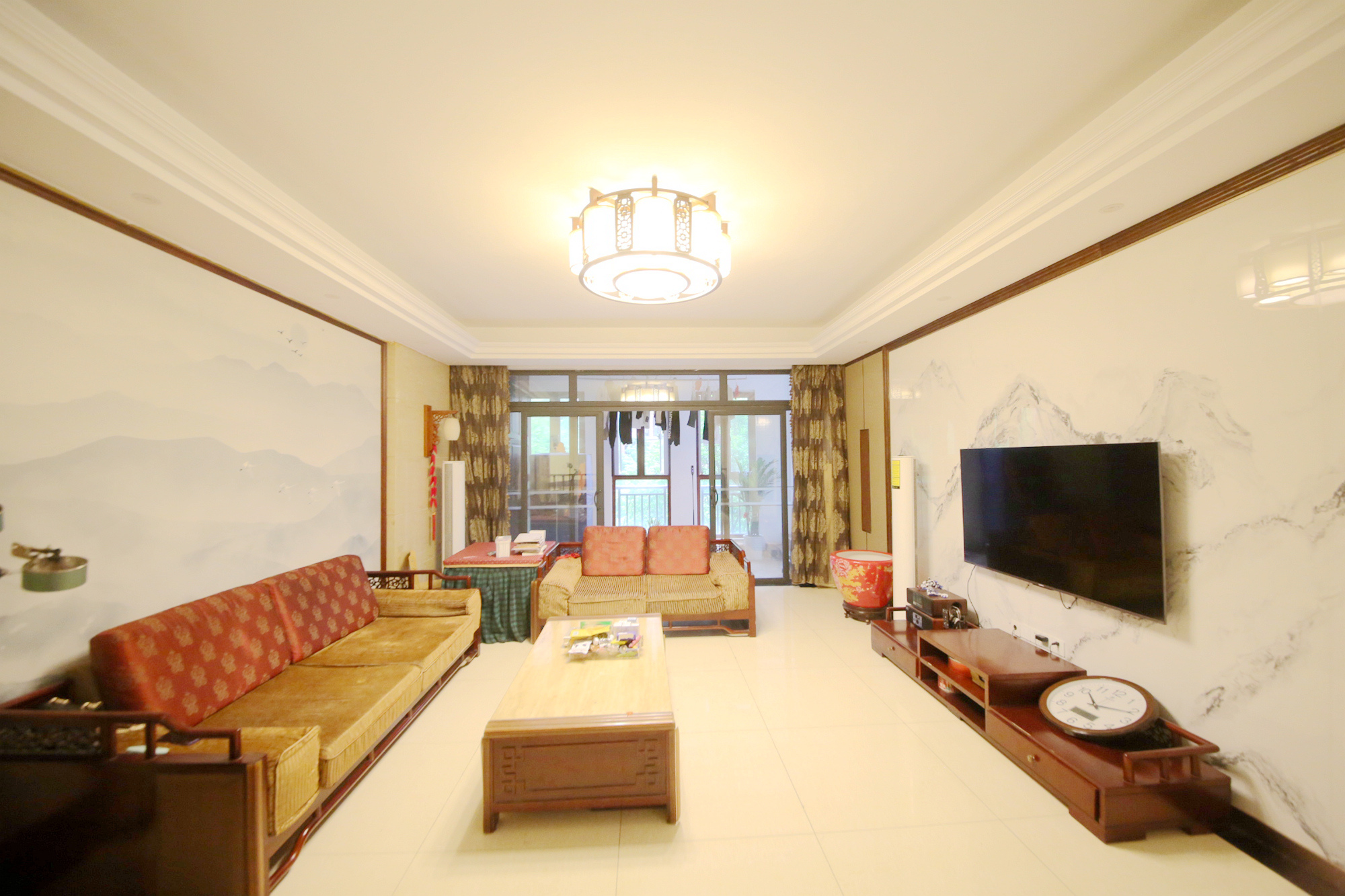 中隆国际御玺  4室2厅2卫   242.00万客厅