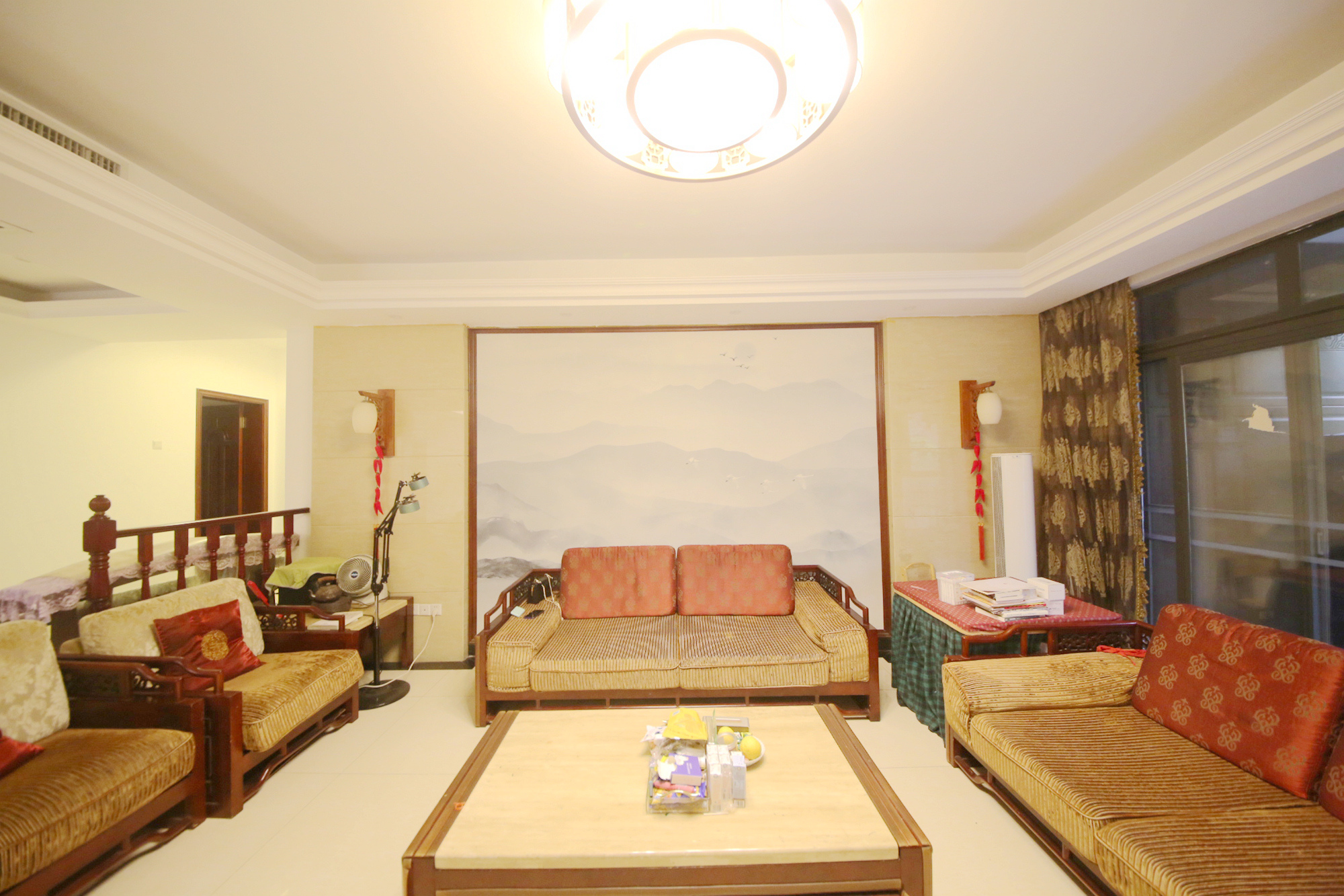 中隆国际御玺  4室2厅2卫   242.00万客厅