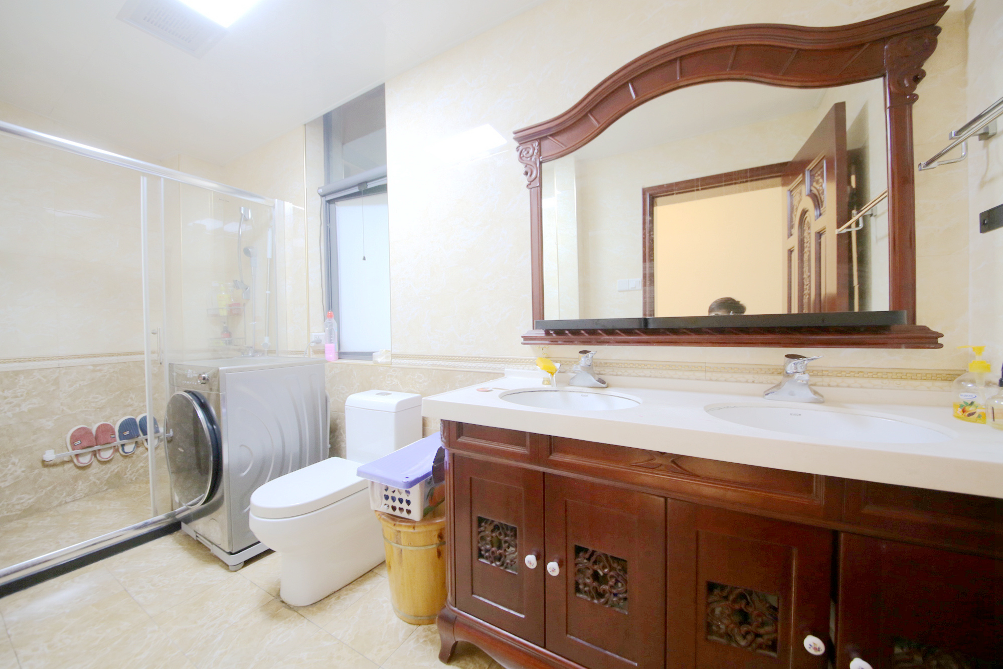 中隆国际御玺  4室2厅2卫   242.00万卫生间