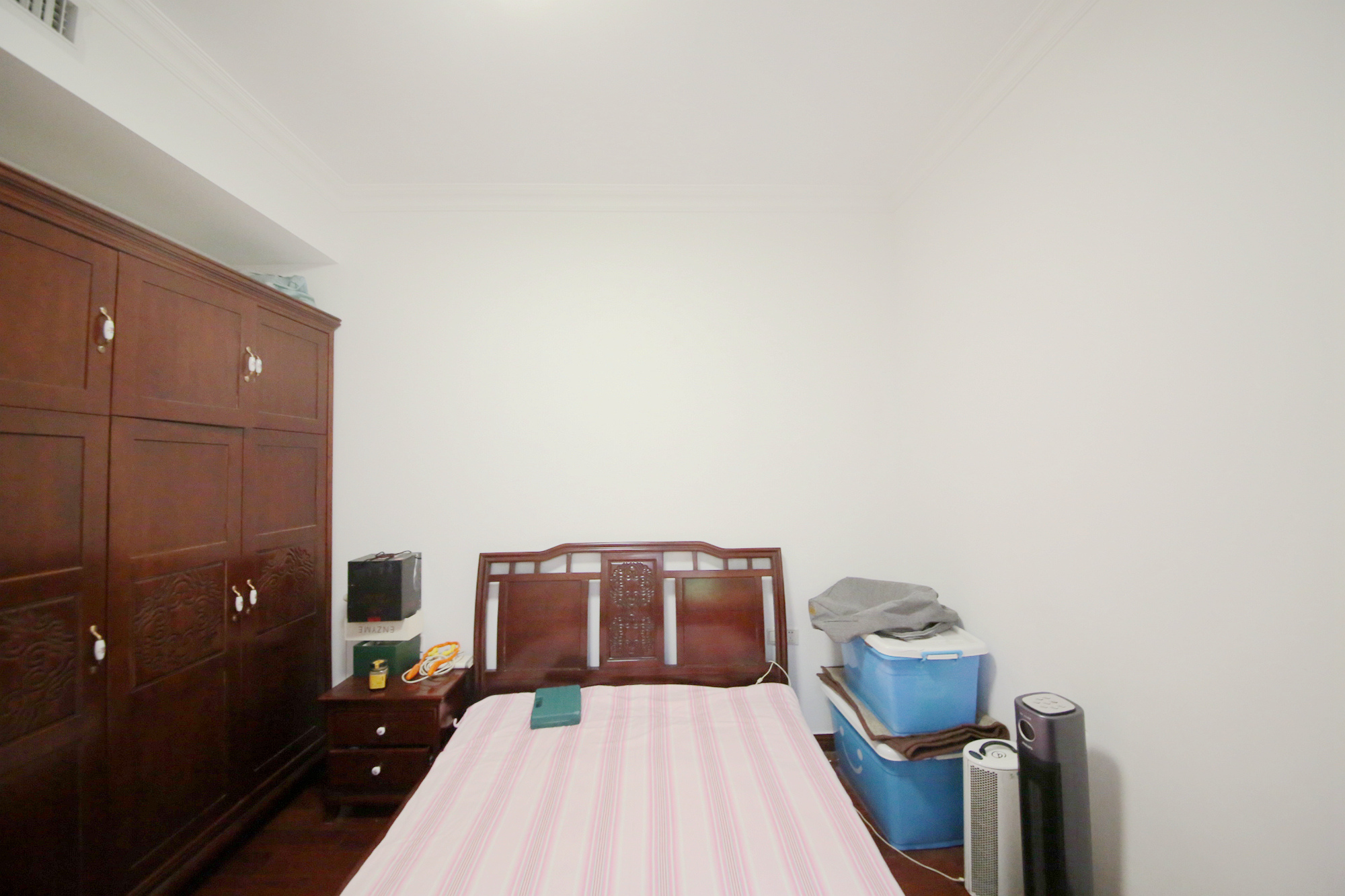 中隆国际御玺  4室2厅2卫   242.00万卧室