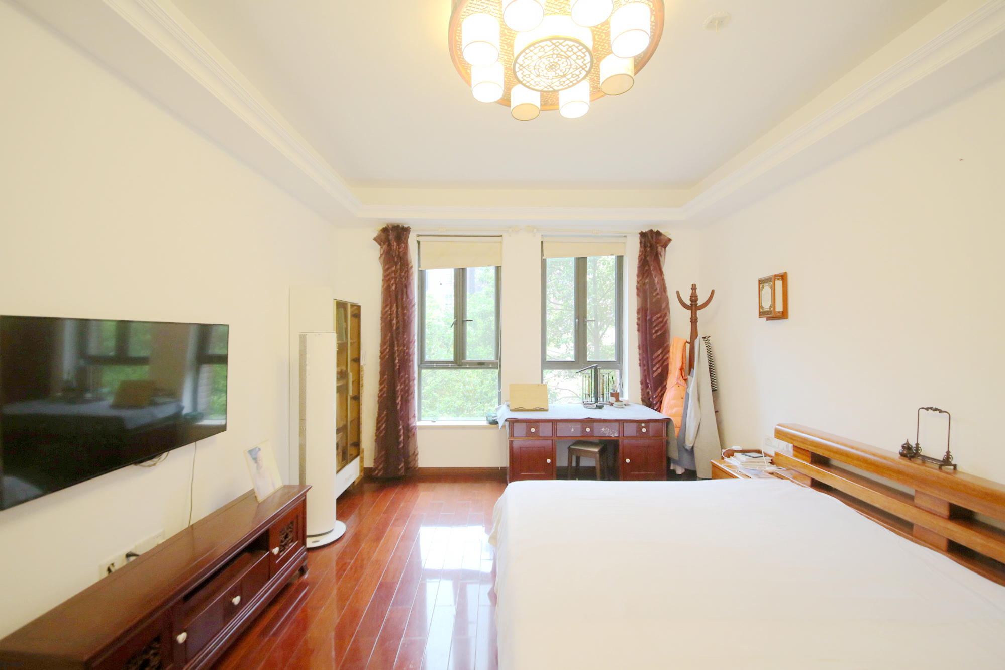 中隆国际御玺  4室2厅2卫   242.00万卧室