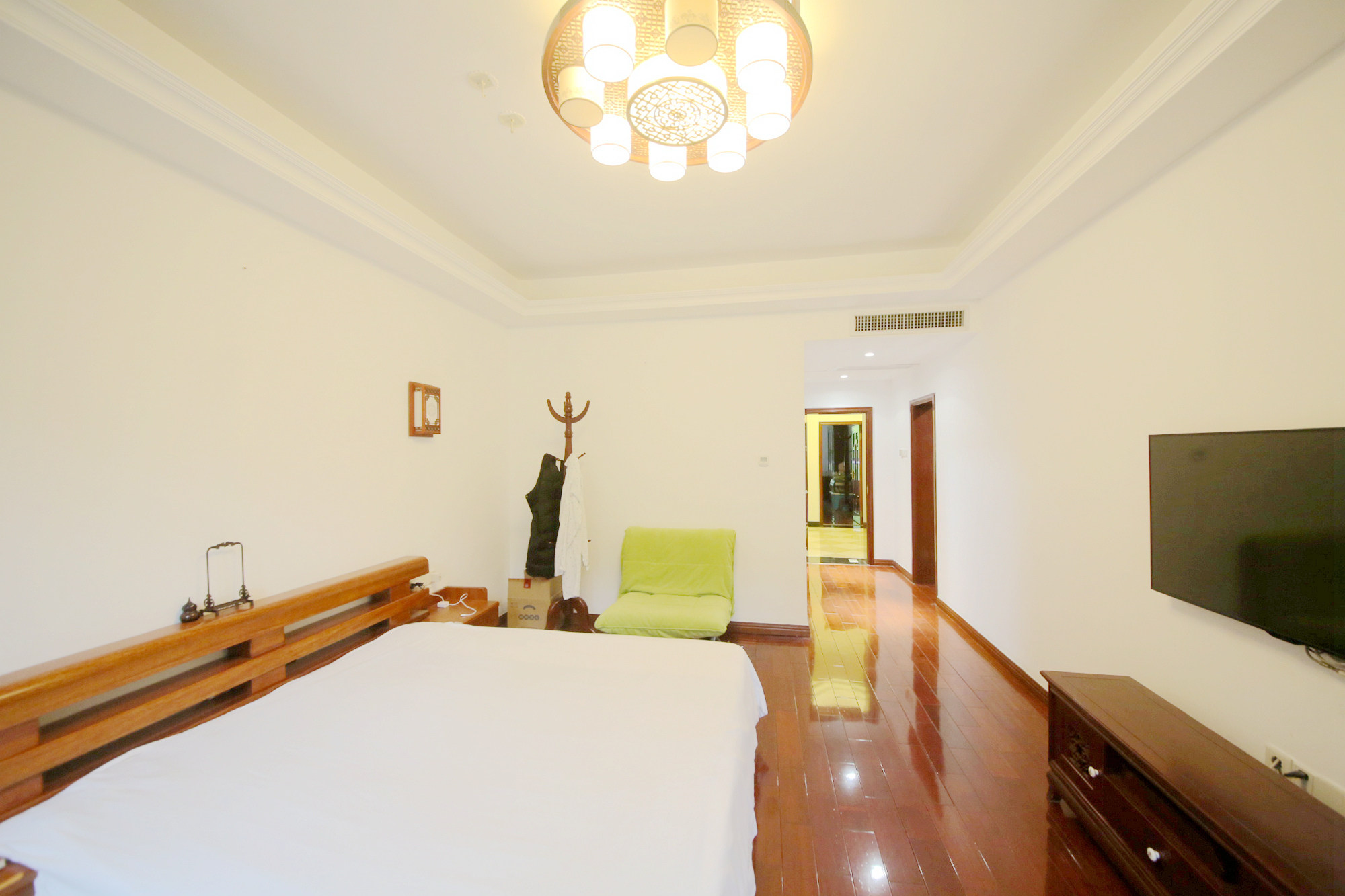 中隆国际御玺  4室2厅2卫   242.00万卧室