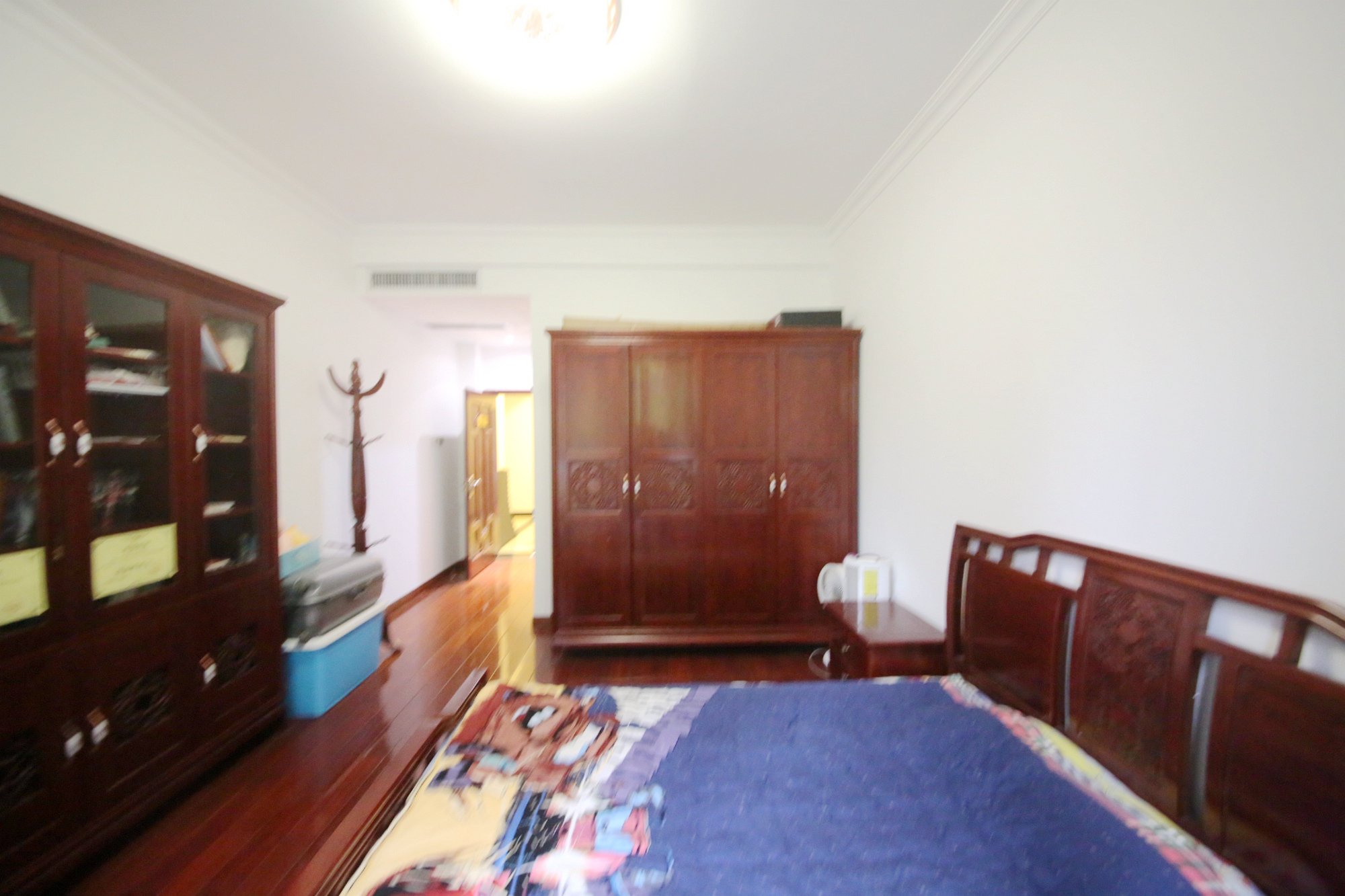 中隆国际御玺  4室2厅2卫   242.00万卧室