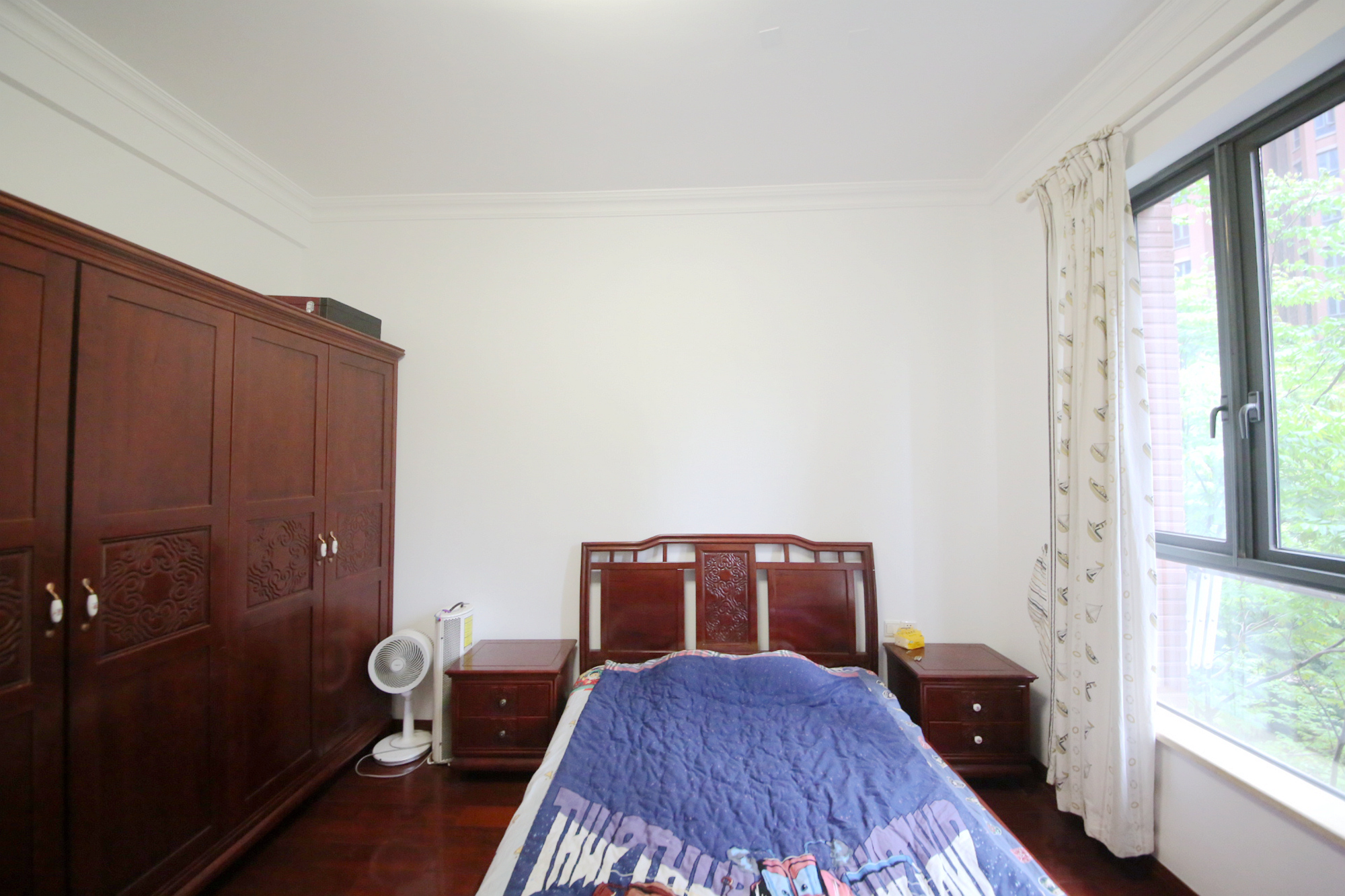 中隆国际御玺  4室2厅2卫   242.00万卧室