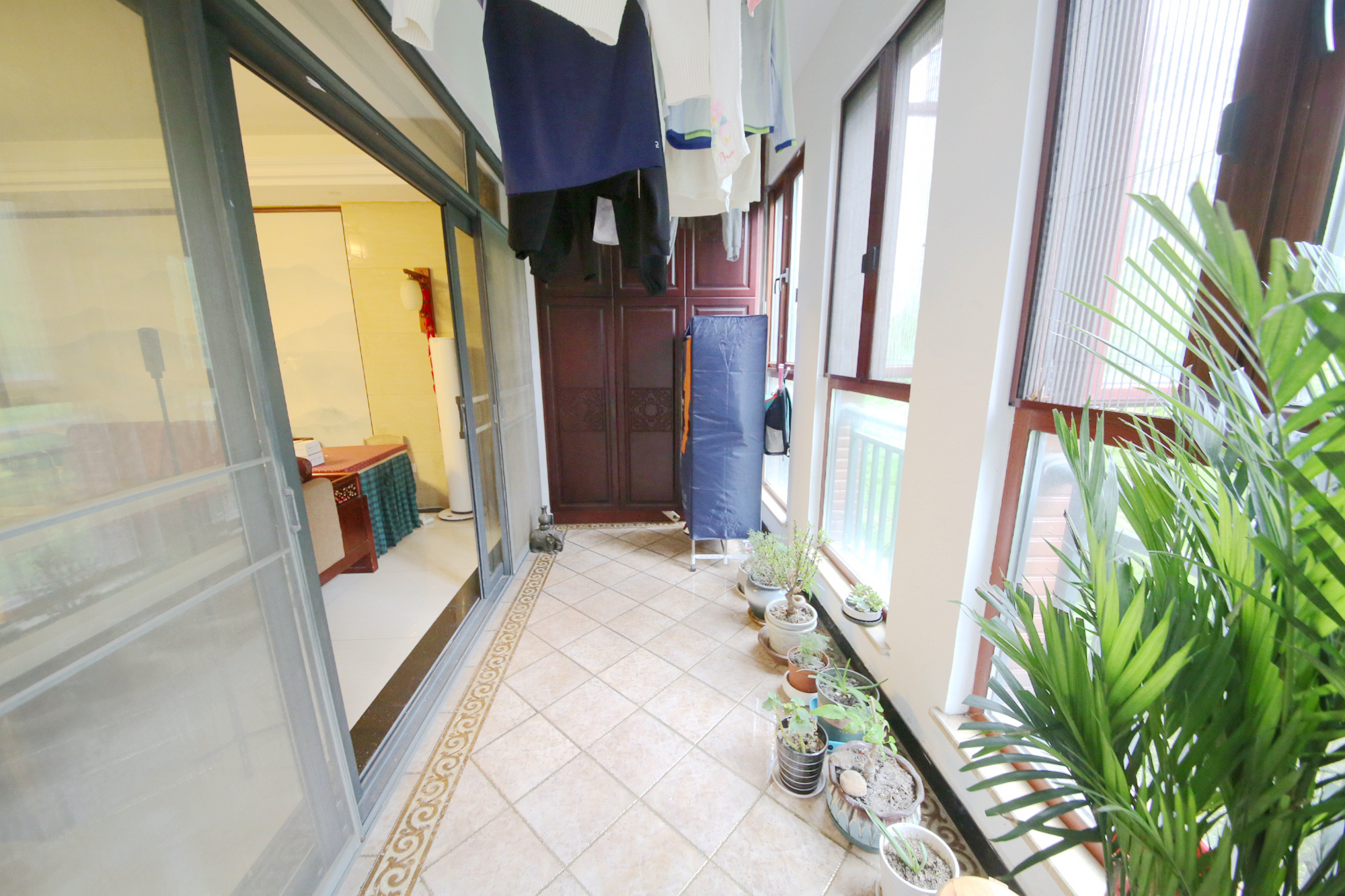 中隆国际御玺  4室2厅2卫   242.00万阳台