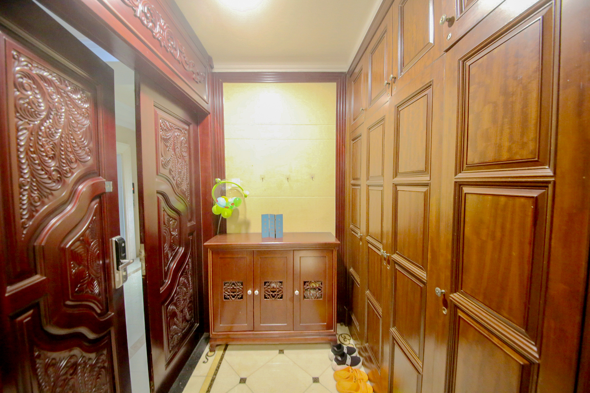 中隆国际御玺  4室2厅2卫   242.00万 中隆国际御玺  4室2厅2卫   242.00万其他