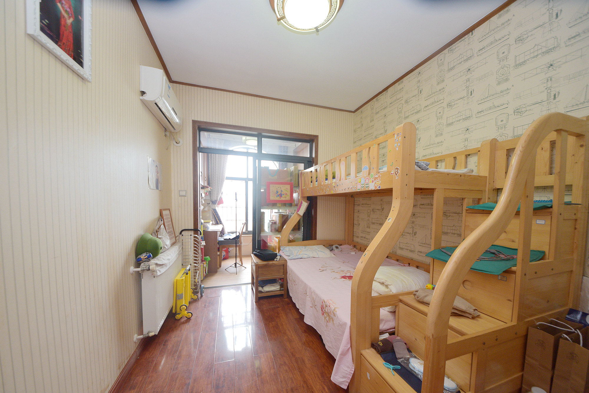 阳光锦城  3室2厅1卫    150.0万卧室