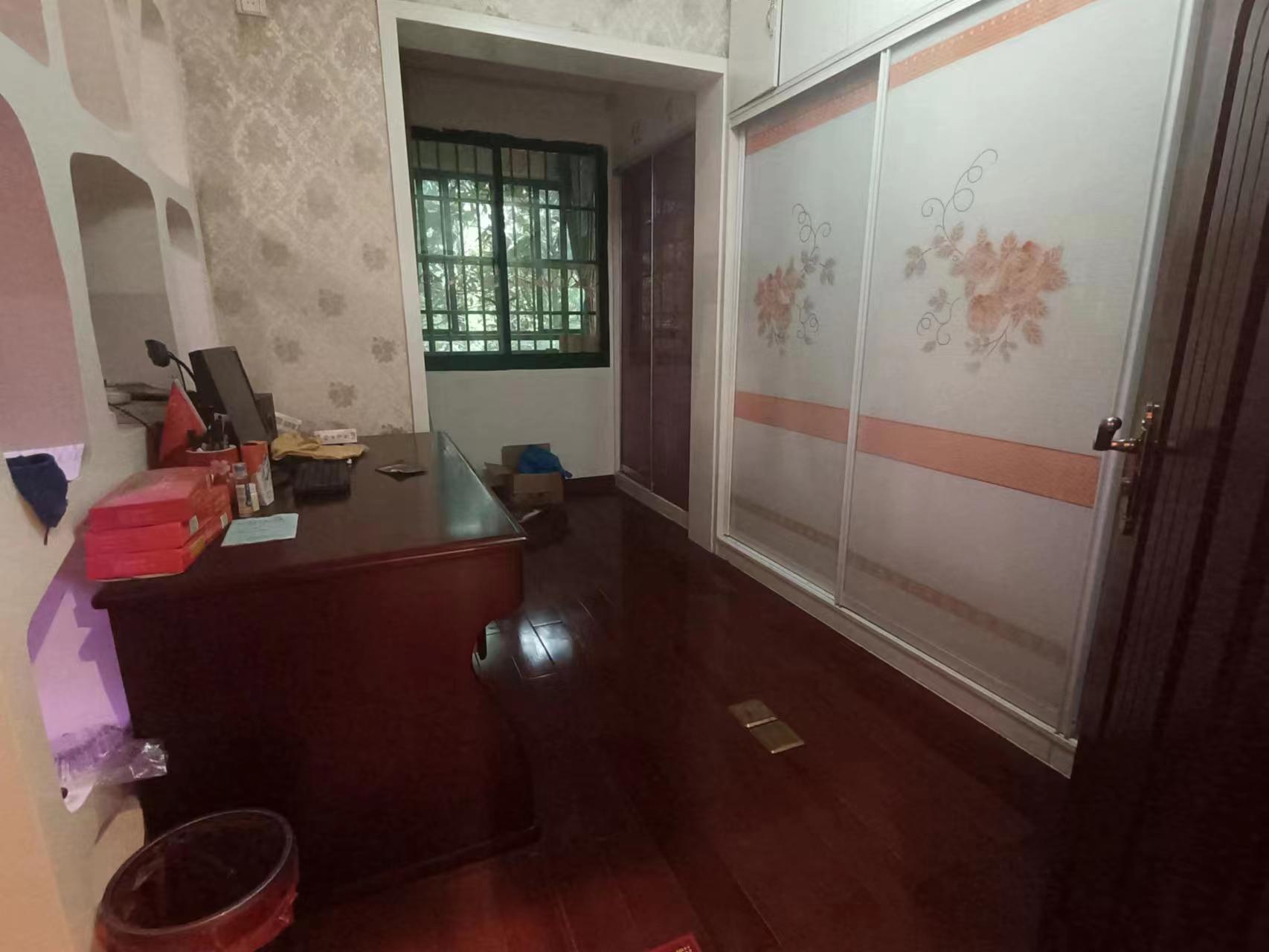 经世皇城 4室2厅2卫 93.0万 经世皇城 4室2厅2卫 93.0万室内图