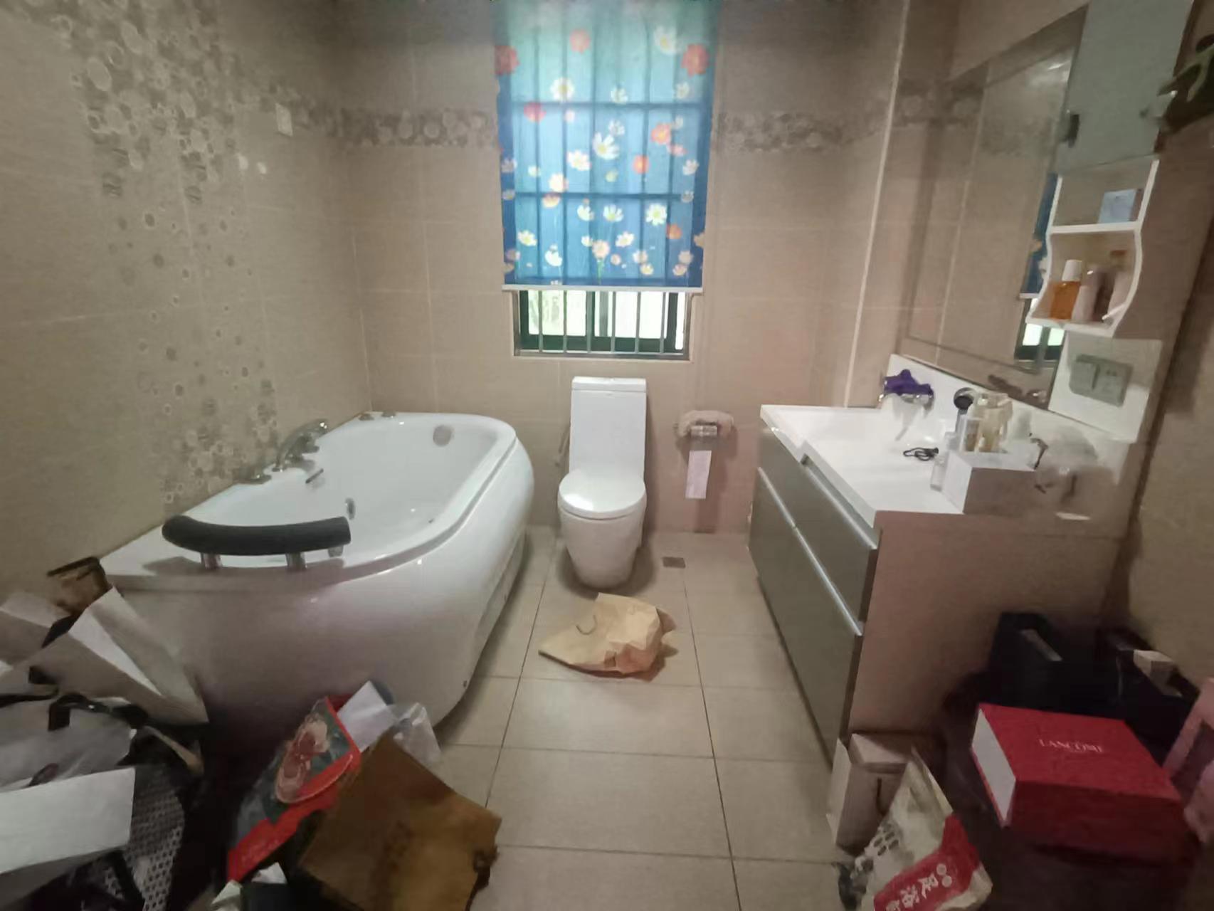 经世皇城 4室2厅2卫 93.0万 经世皇城 4室2厅2卫 93.0万室内图