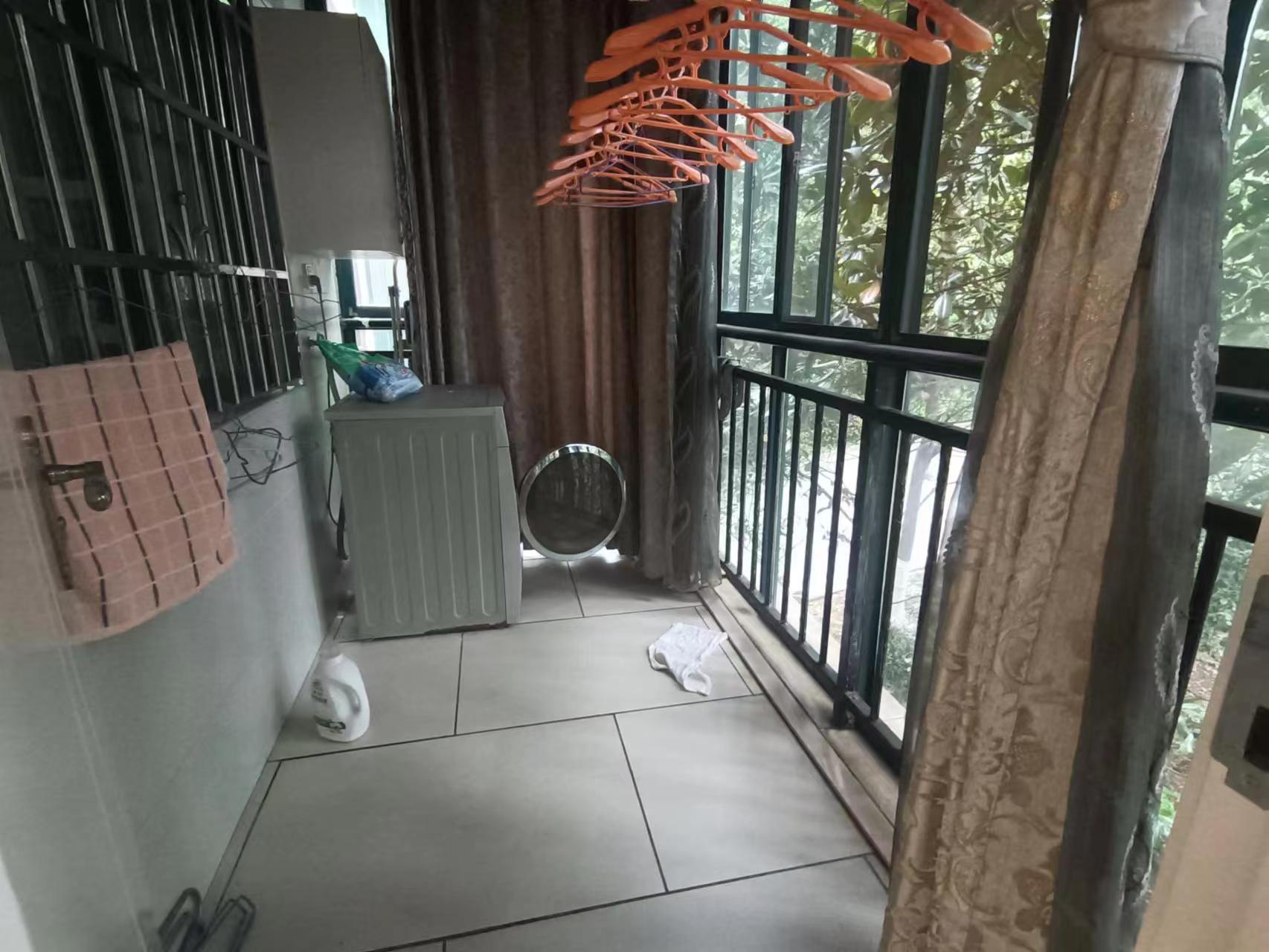 经世皇城 4室2厅2卫 93.0万 经世皇城 4室2厅2卫 93.0万室内图