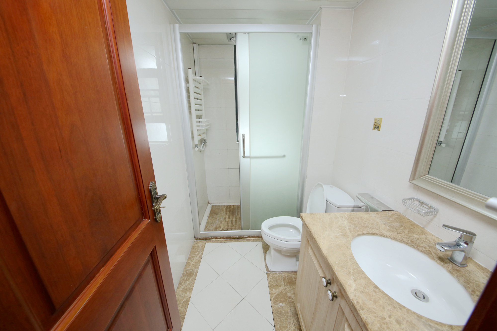 佳兆业时代广场  3室2厅2卫    140.0万卫生间