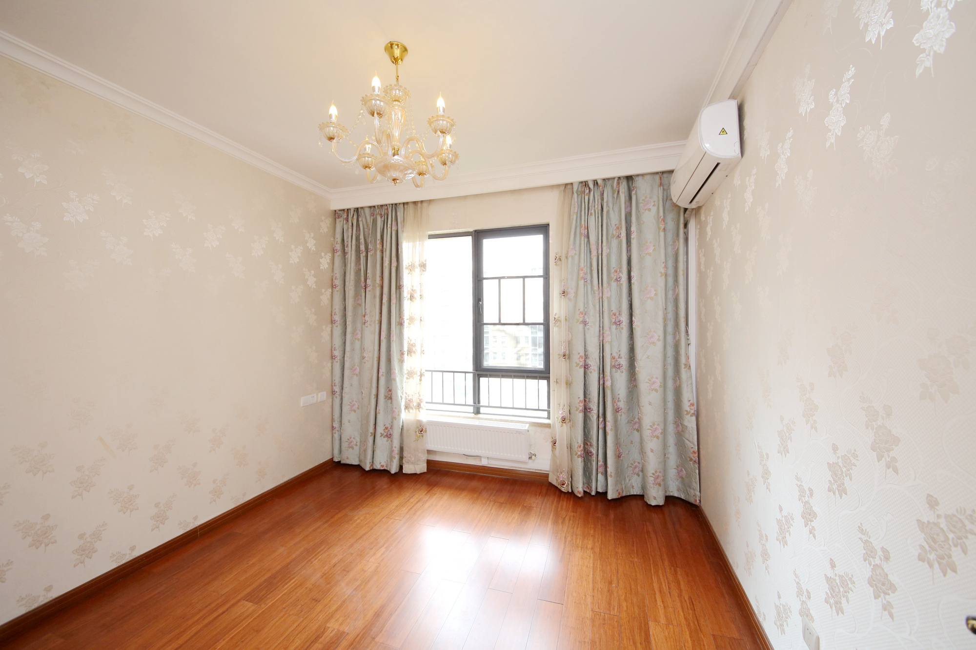 佳兆业时代广场  3室2厅2卫    140.0万卧室