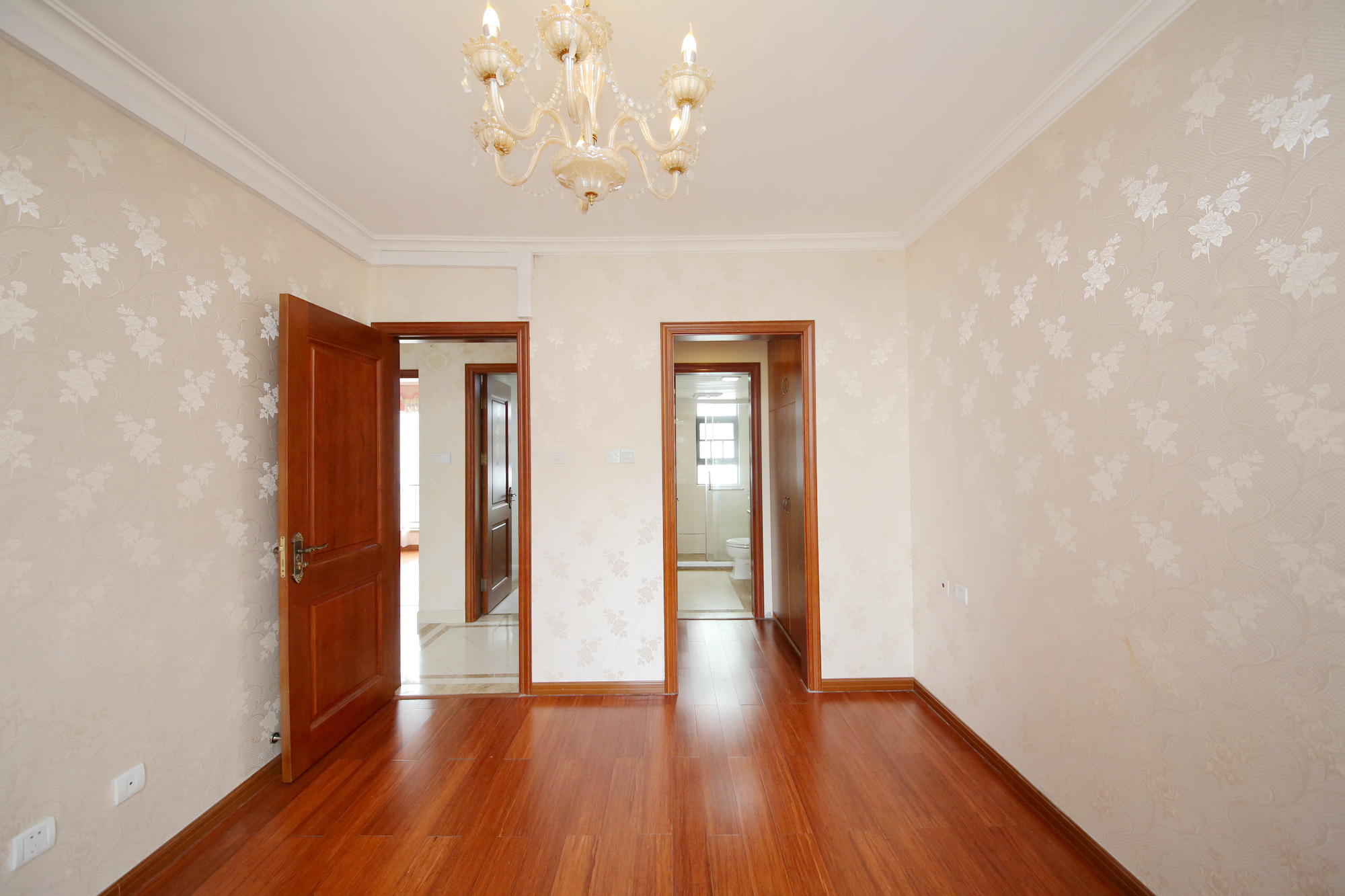 佳兆业时代广场  3室2厅2卫    140.0万卧室