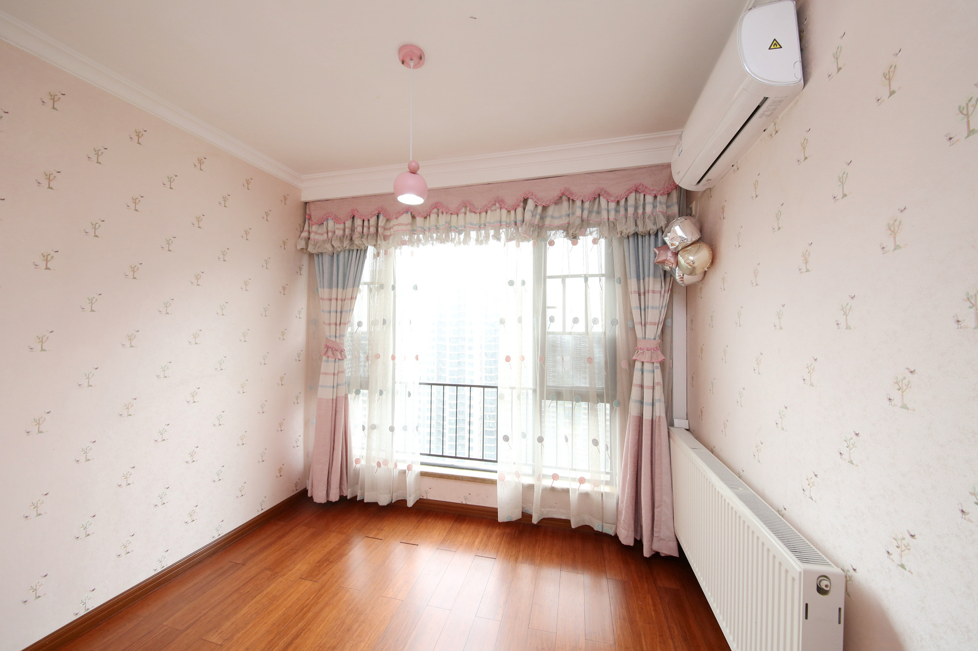 佳兆业时代广场  3室2厅2卫    140.0万卧室