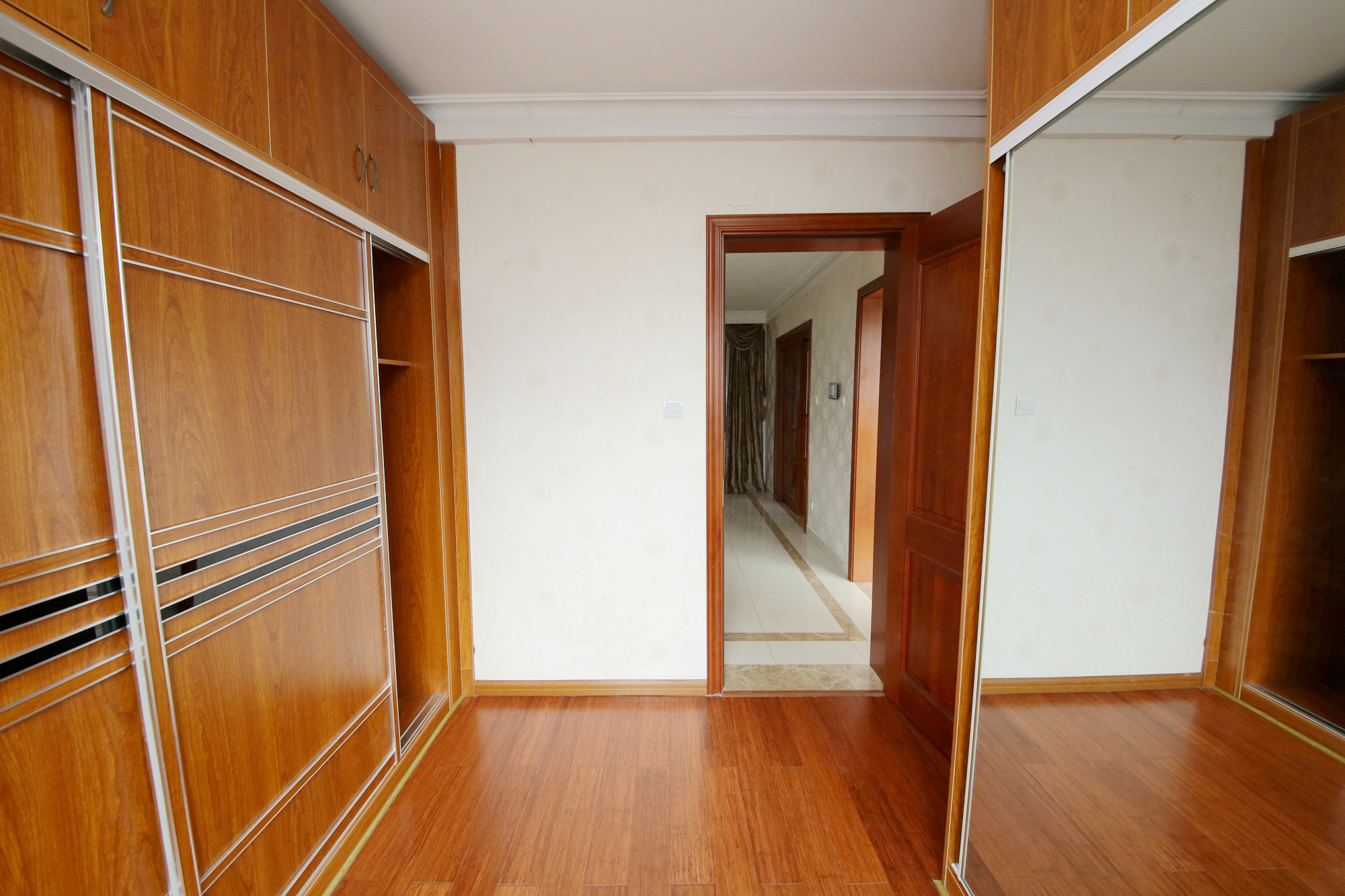 佳兆业时代广场  3室2厅2卫    140.0万卧室