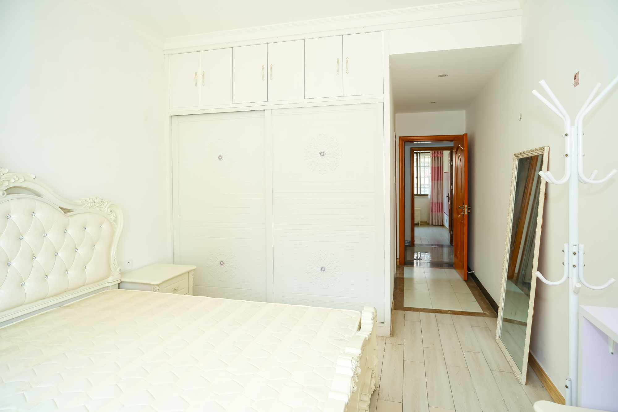 四季星城  3室2厅1卫    88.0万 四季星城  3室2厅1卫    88.0万卧室