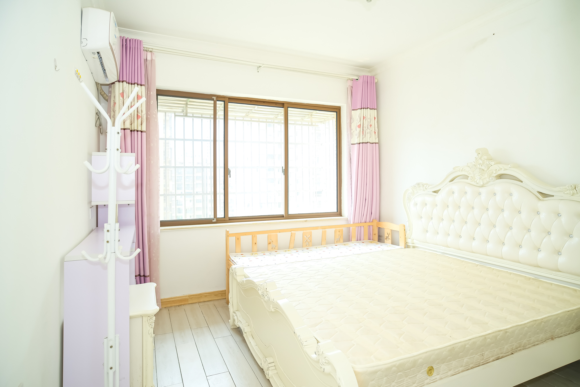 四季星城  3室2厅1卫    88.0万 四季星城  3室2厅1卫    88.0万卧室