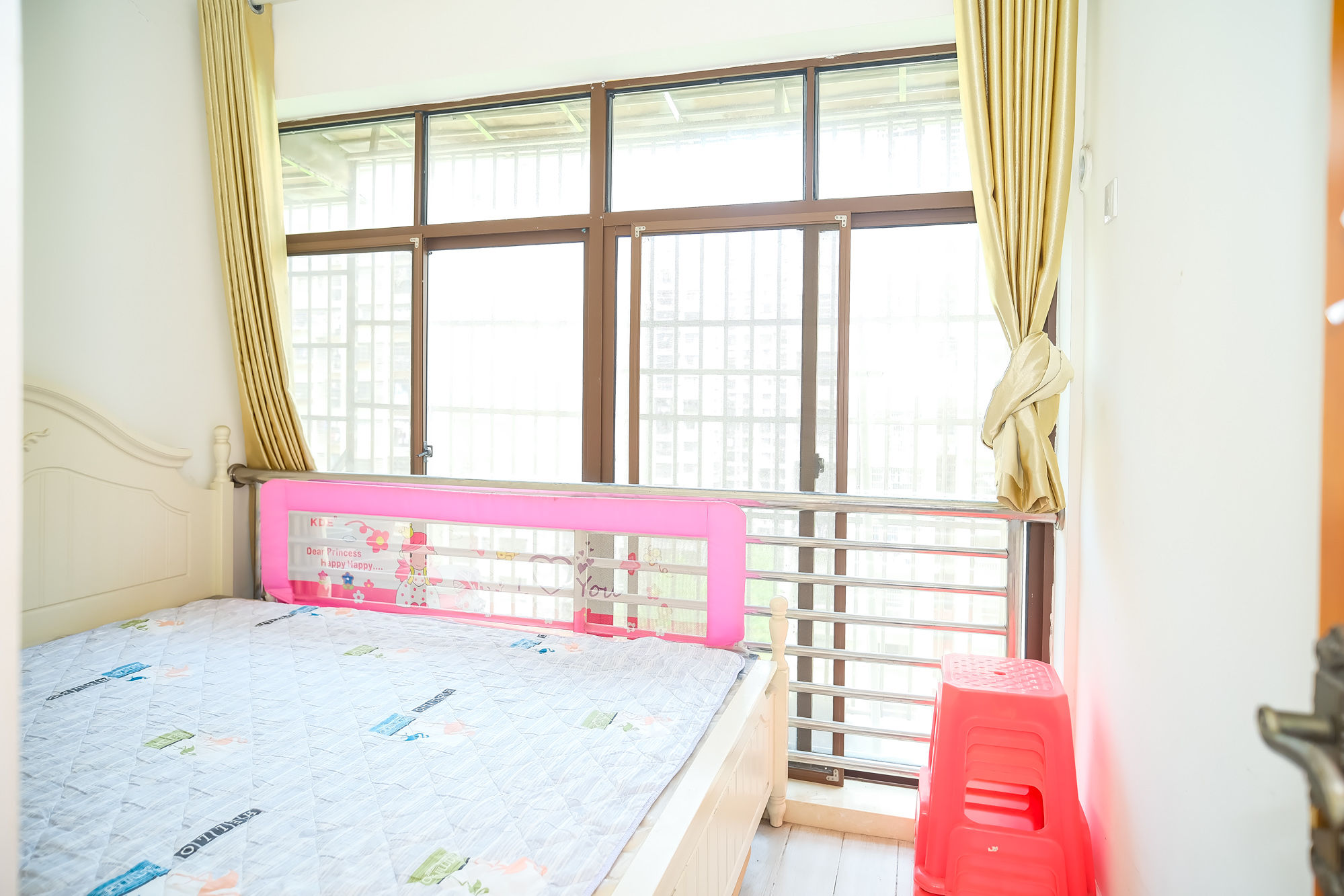 四季星城  3室2厅1卫    88.0万 四季星城  3室2厅1卫    88.0万卧室