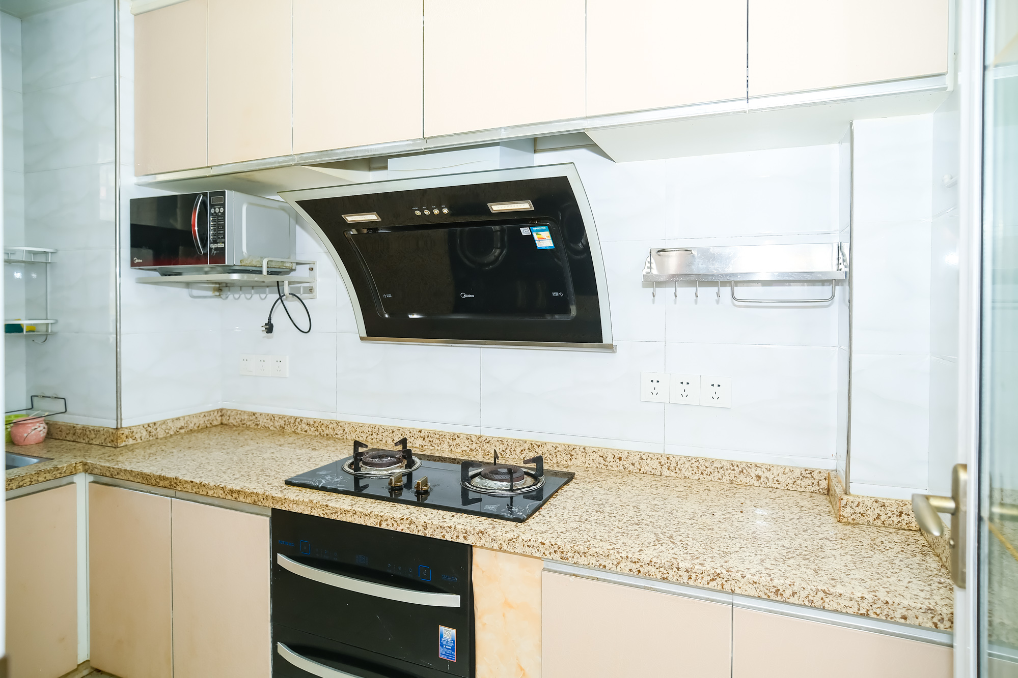 四季星城  3室2厅1卫    88.0万 四季星城  3室2厅1卫    88.0万厨房