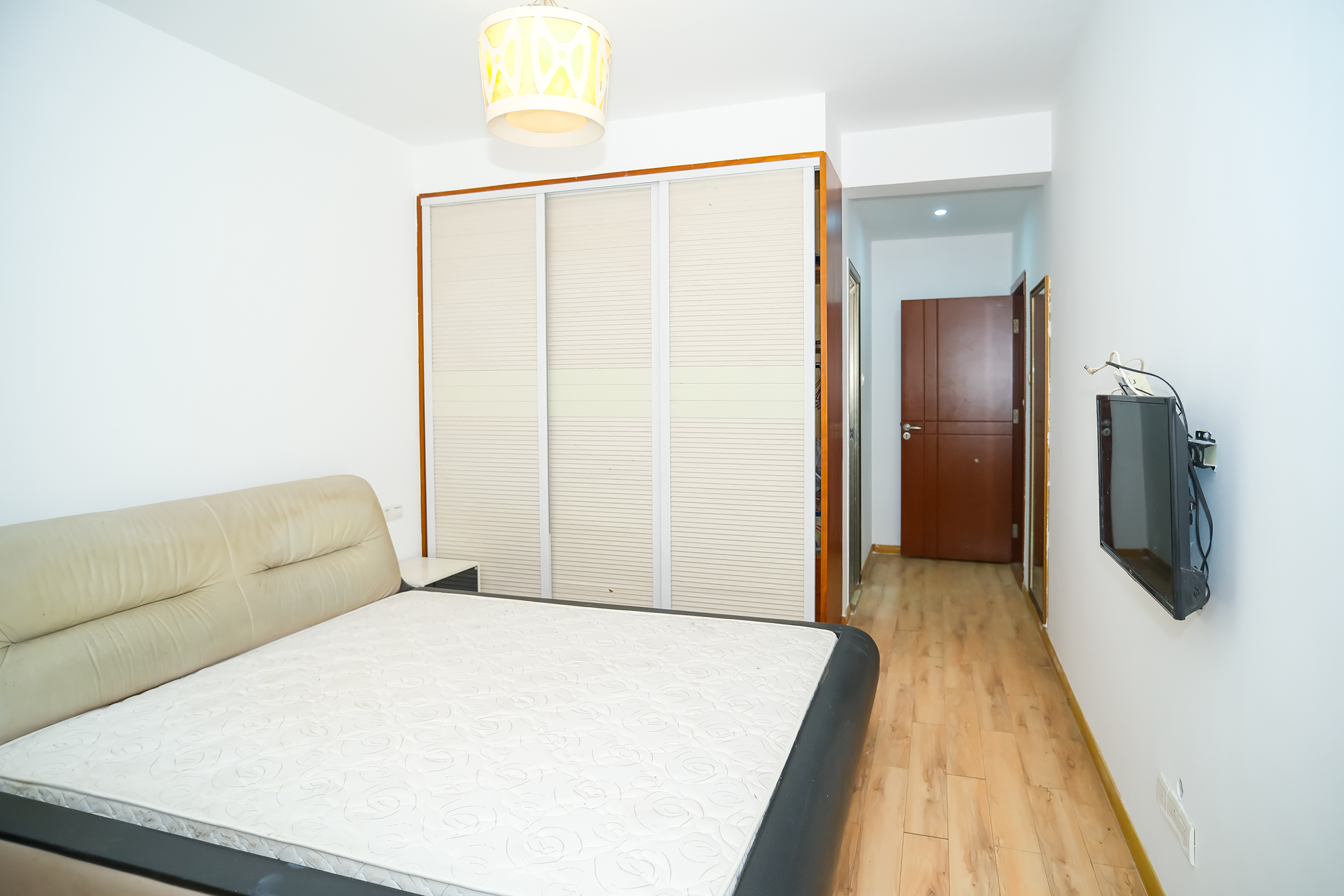 山水湾 3室2厅2卫 90.0万 山水湾 3室2厅2卫 90.0万卧室