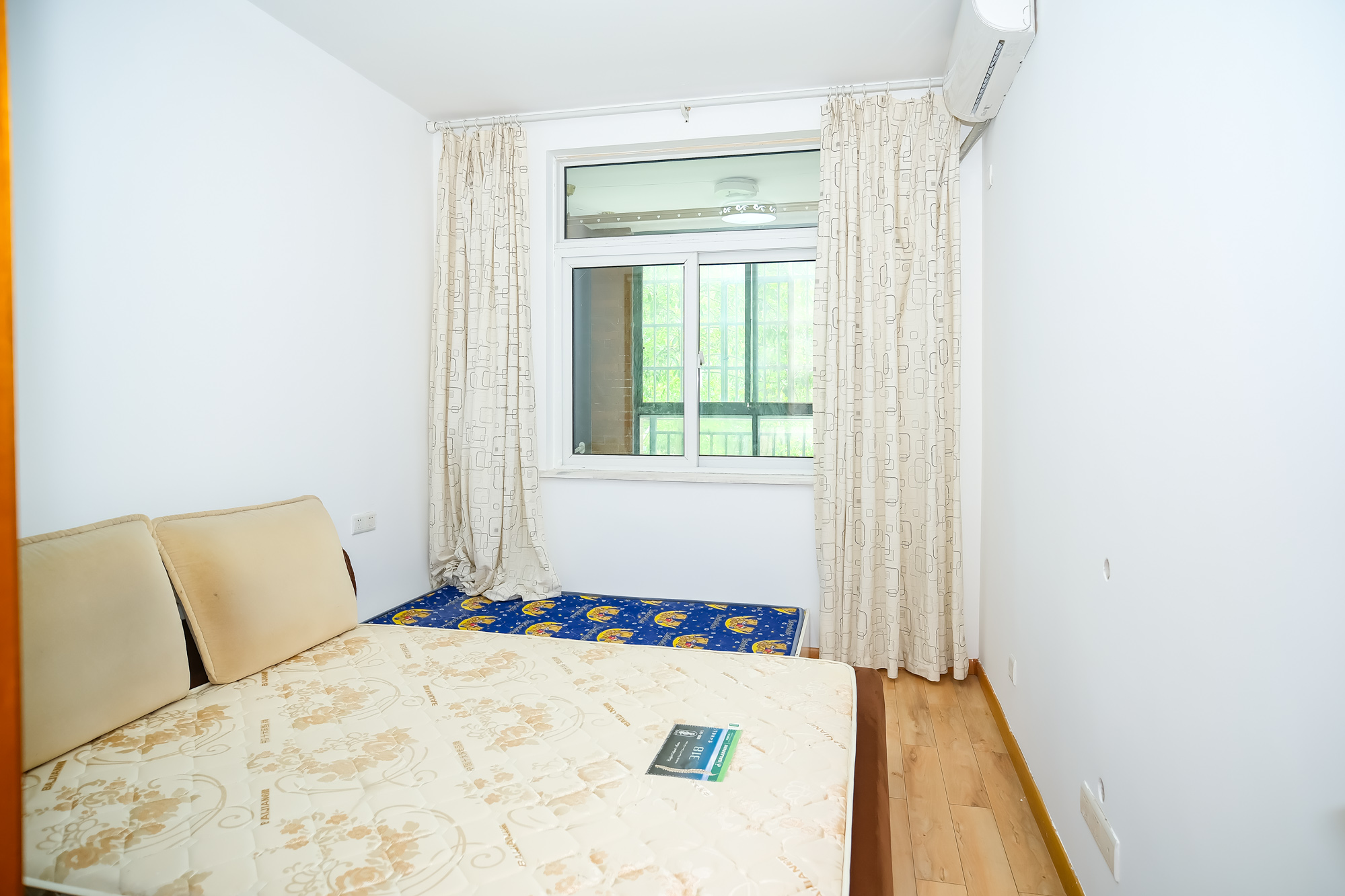 山水湾 3室2厅2卫 90.0万 山水湾 3室2厅2卫 90.0万卧室