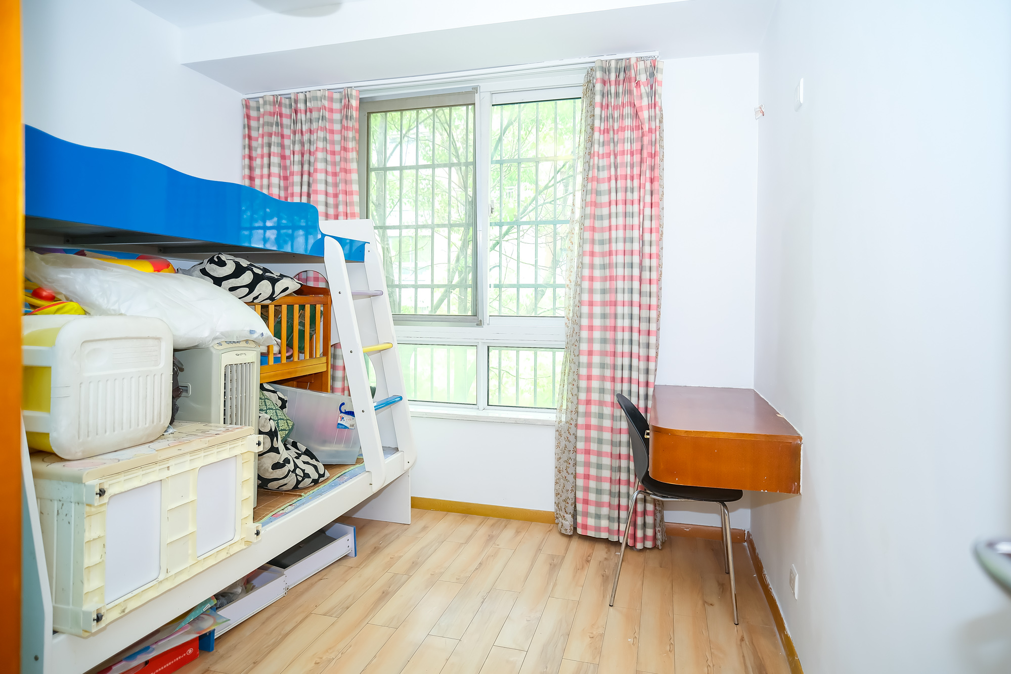 山水湾 3室2厅2卫 90.0万 山水湾 3室2厅2卫 90.0万卧室