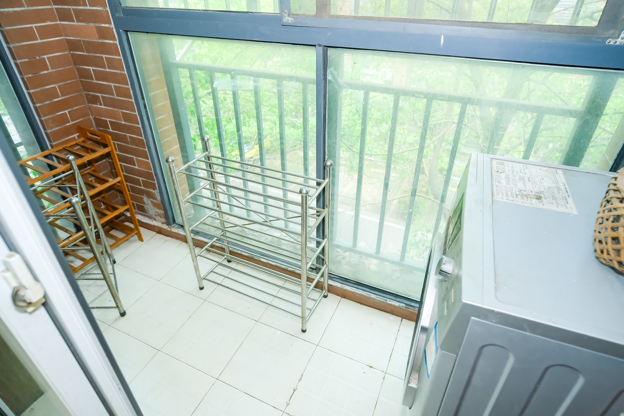 山水湾 3室2厅2卫 90.0万 山水湾 3室2厅2卫 90.0万阳台