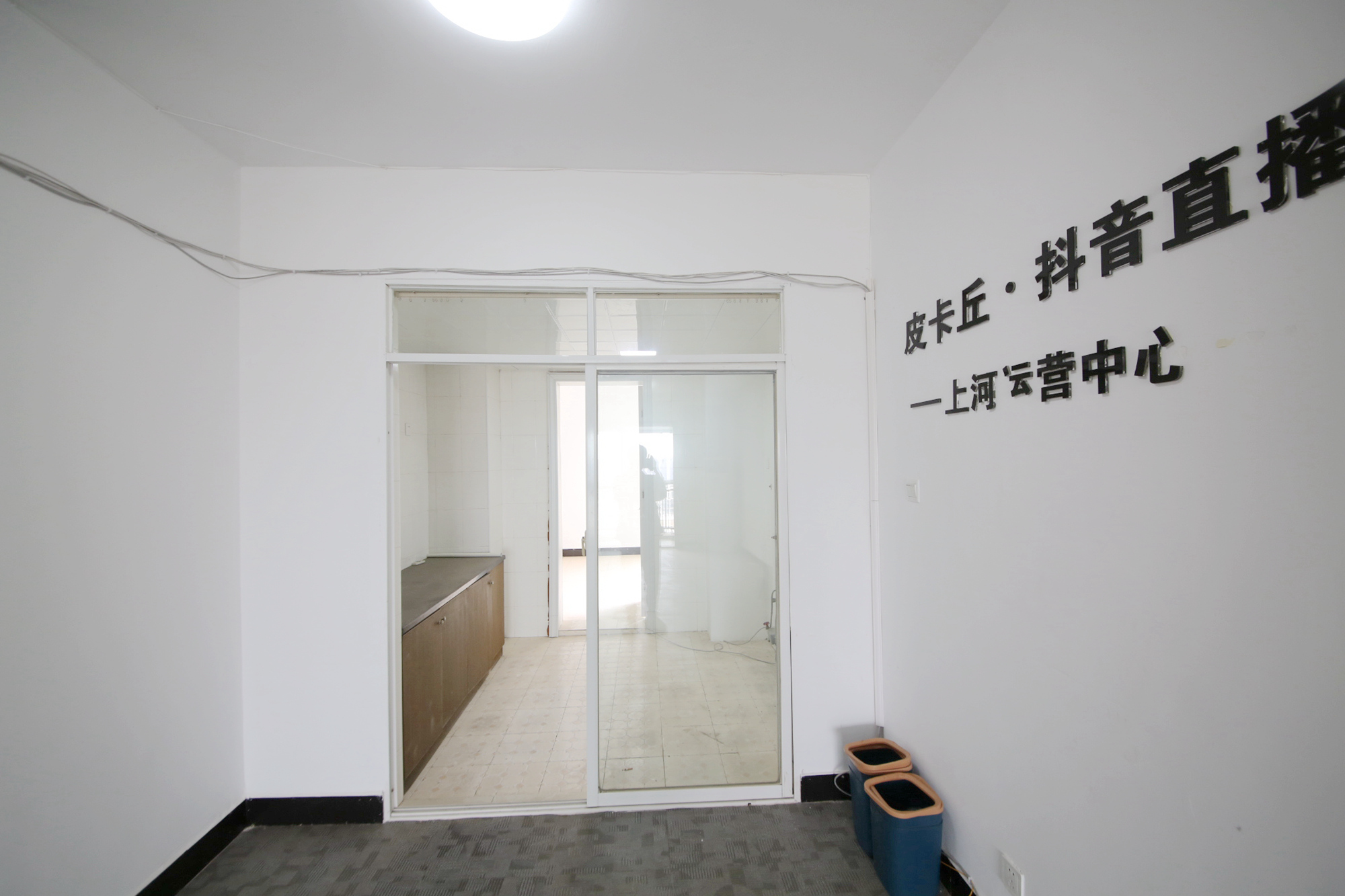 上河国际C区  4室2厅2卫   120.00万客厅