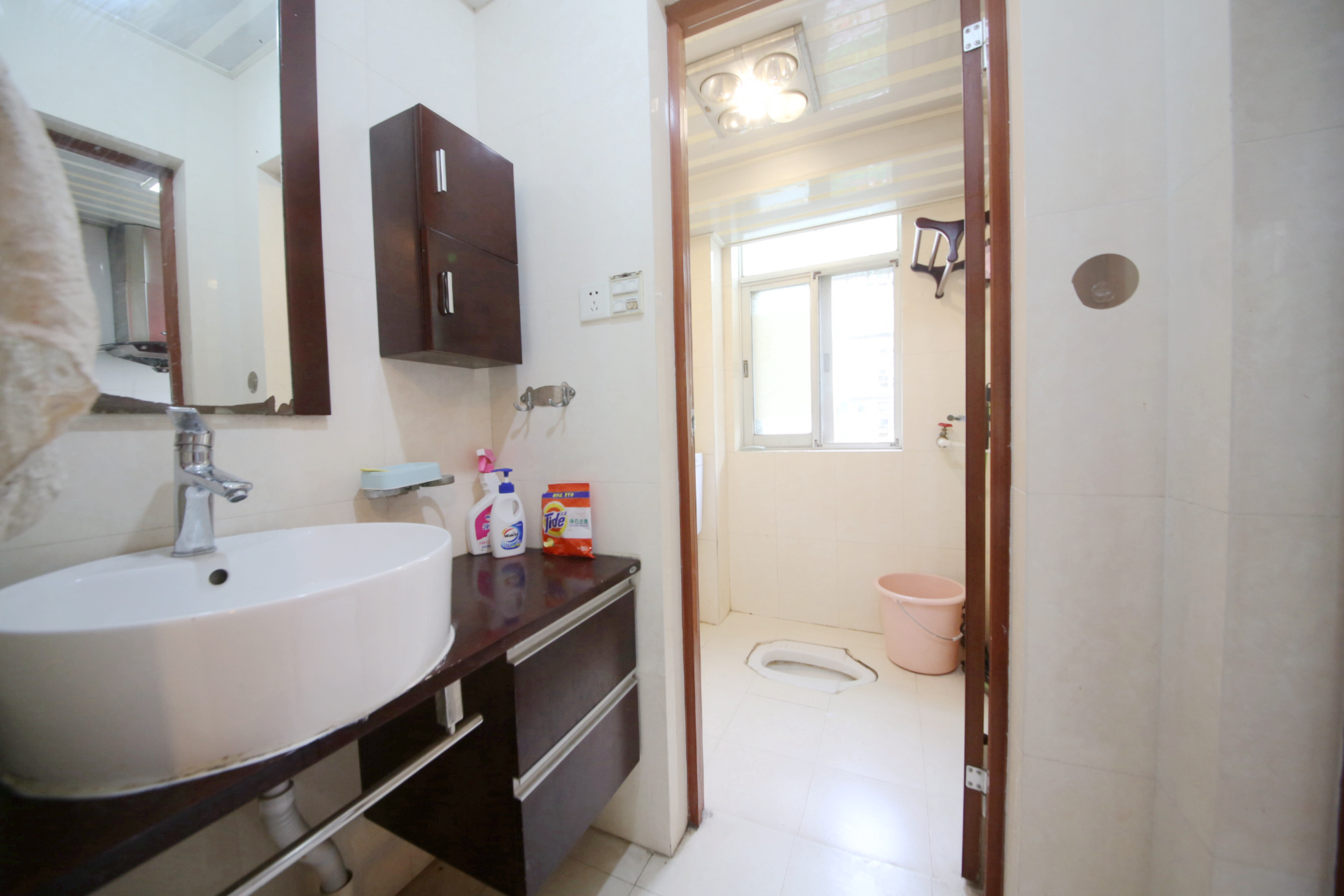 新世纪家园  3室2厅2卫    75.0万卫生间